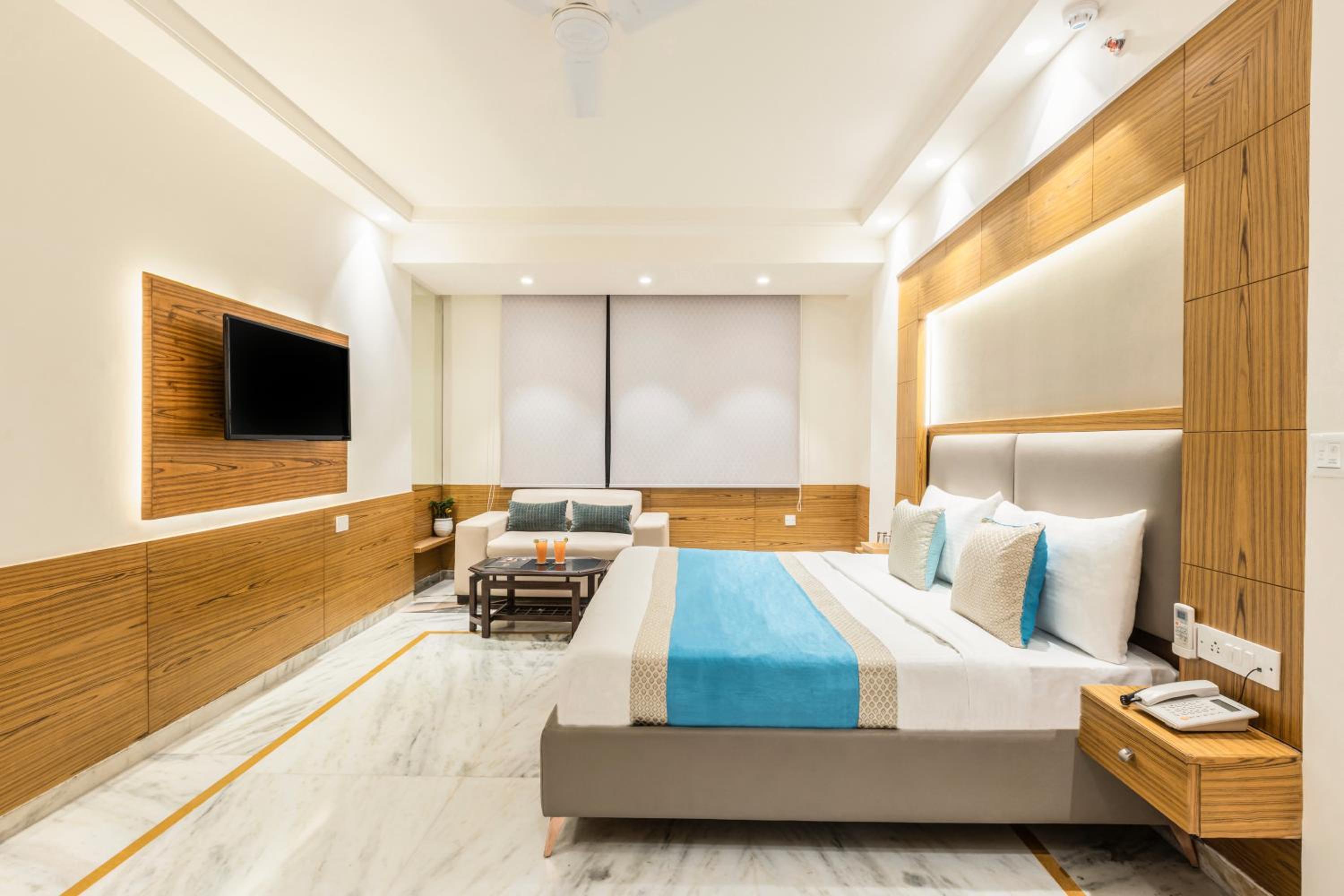 Super Deluxe Room - Photo 9