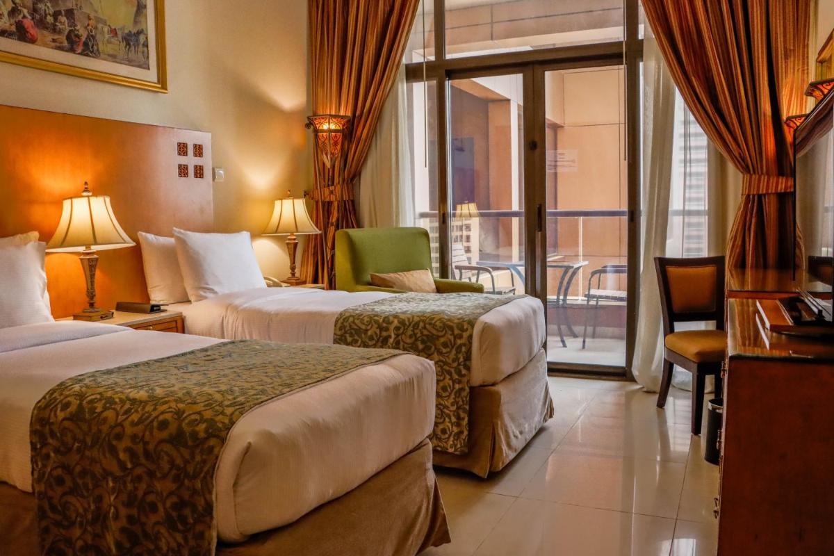 One-Bedroom Apartment with Two Single Beds and Skyline View, Free Shuttle Beach Transfer, Next to Metro Station photo 1