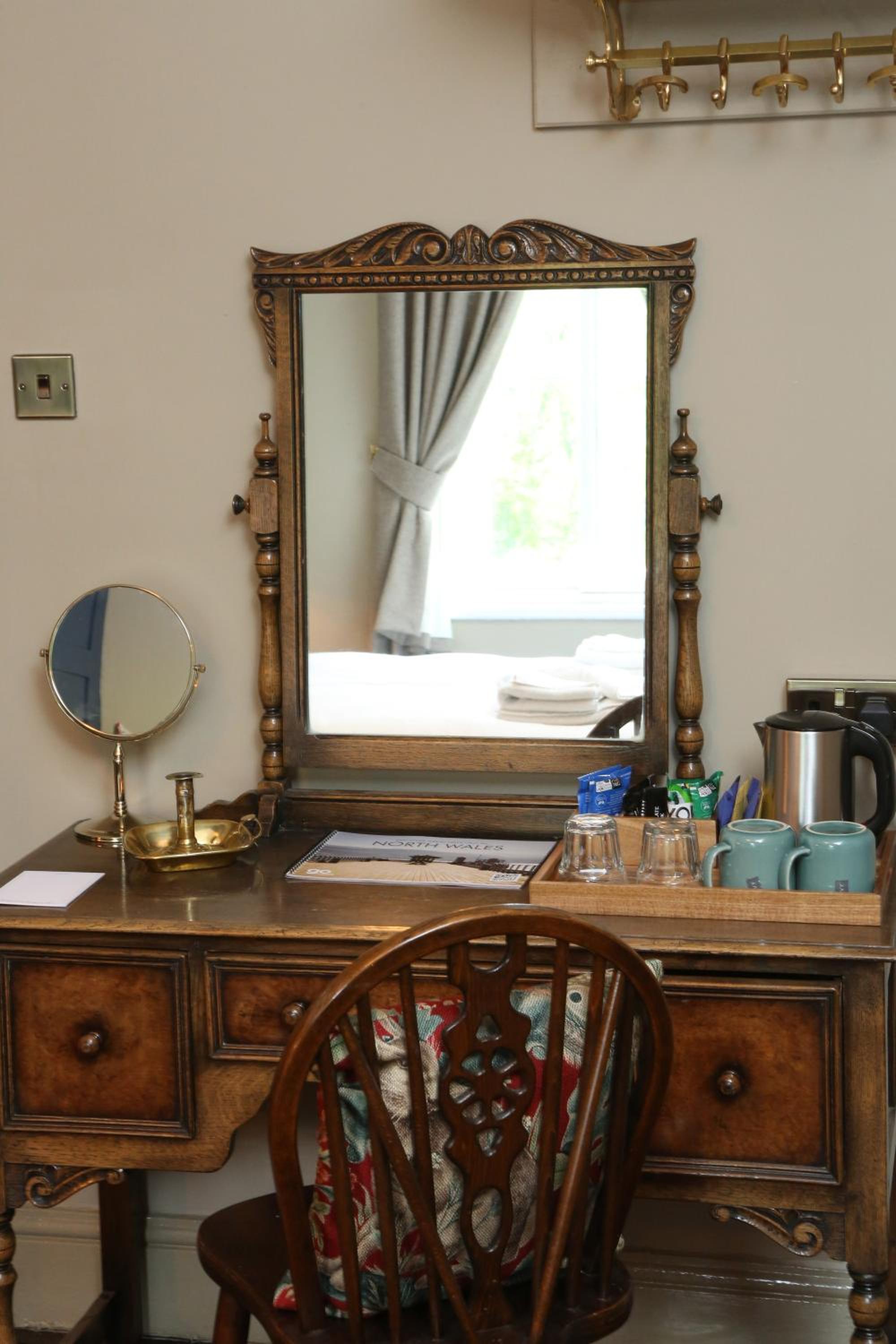 Twin Room with Private Bathroom photo 3
