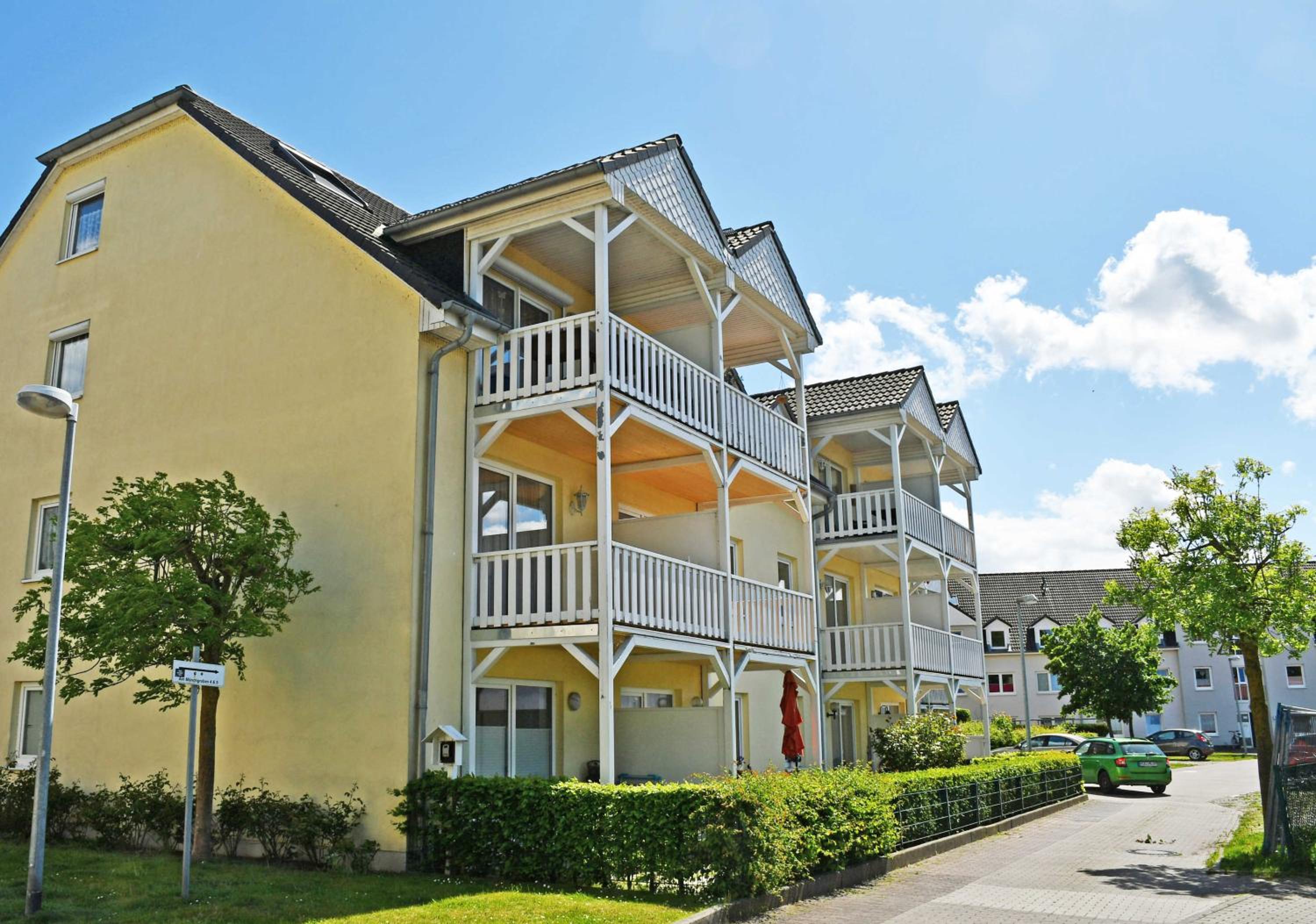 Apartment with Balcony photo 2