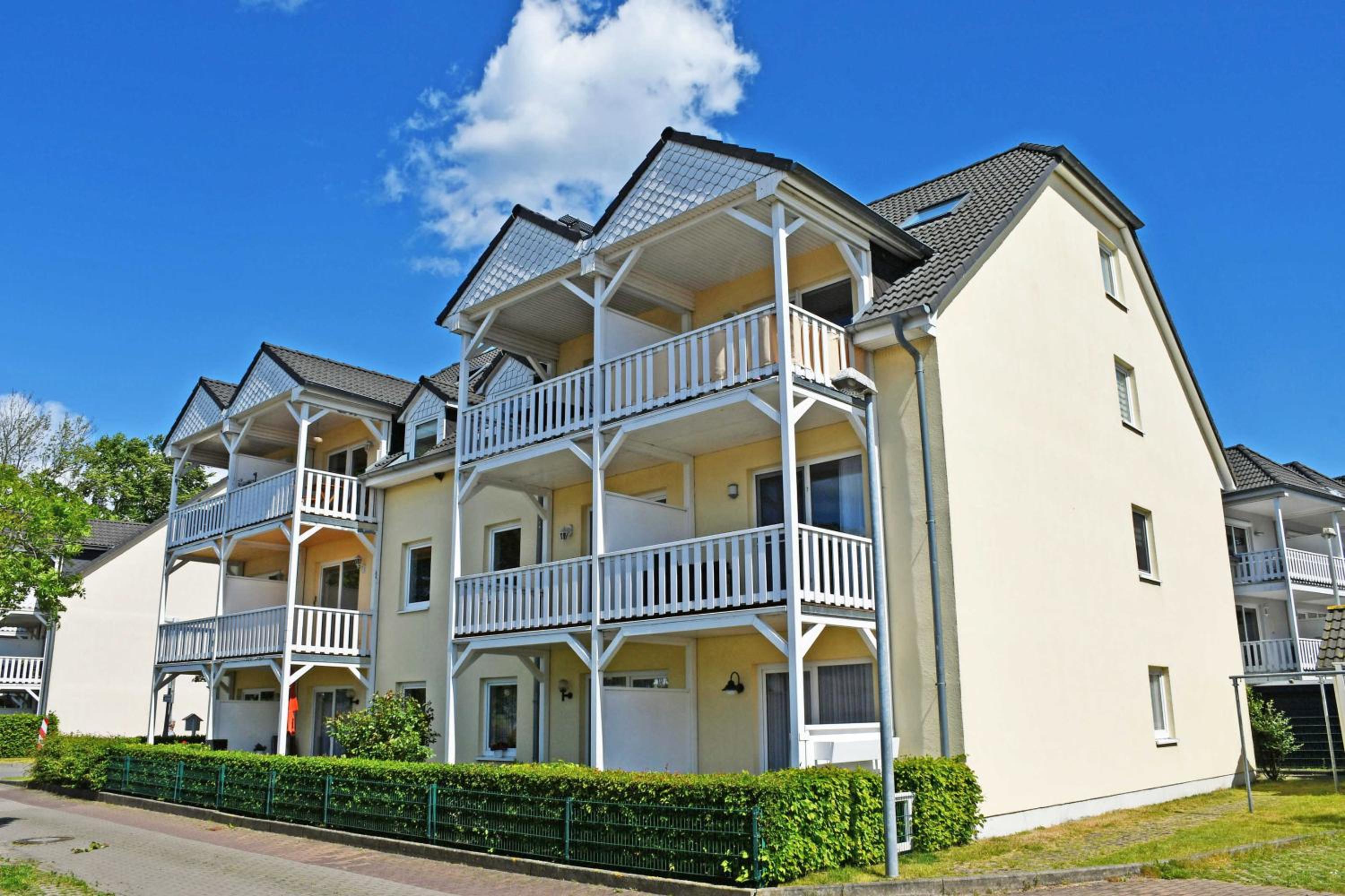 Apartment with Balcony photo 1