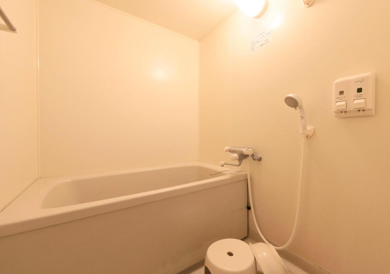Economy Quadruple Room- Non-Smoking - Photo 4