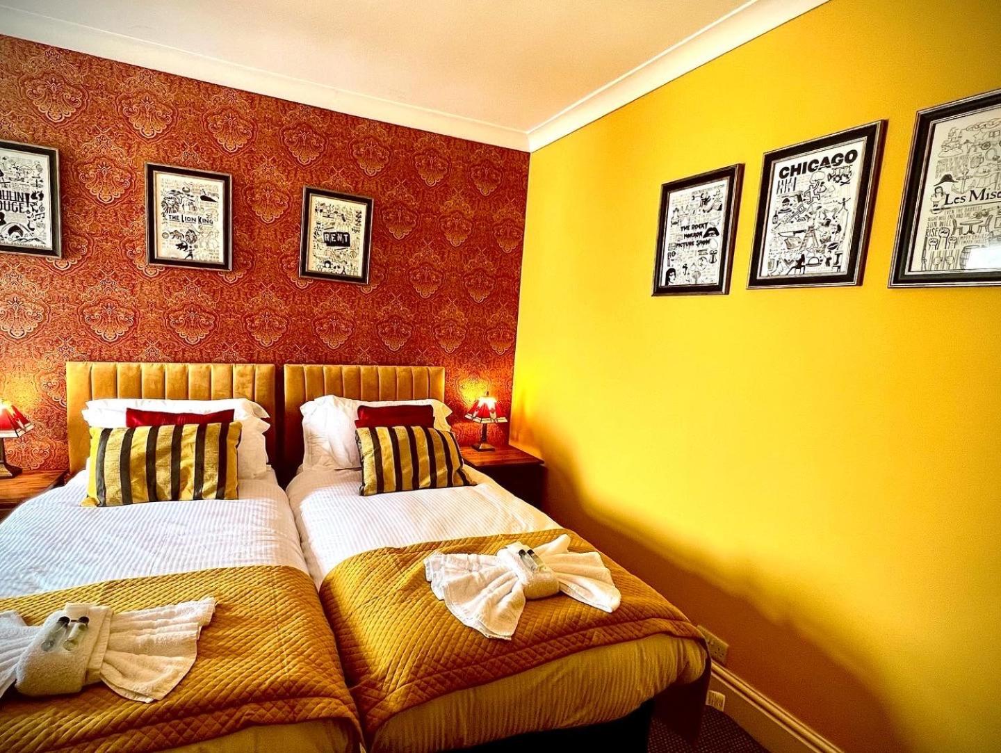 Twin Room - Photo 3