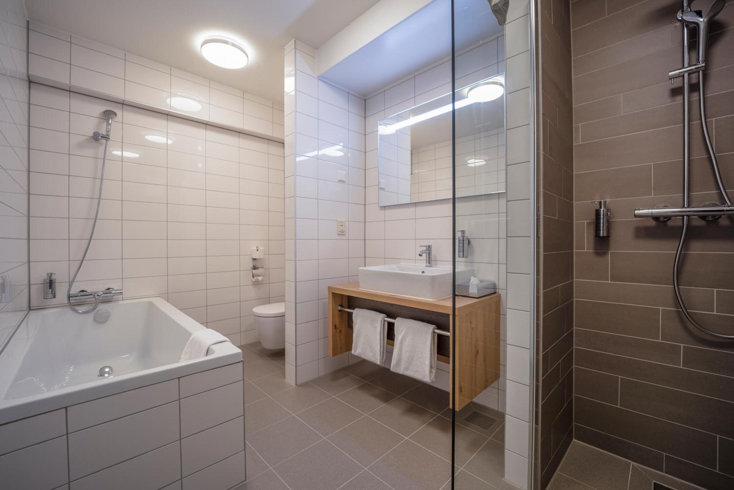 Suite - Photo 4