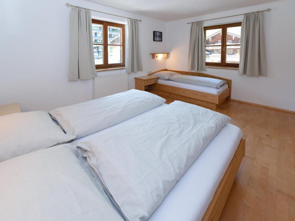 Two-Bedroom Apartment with Shower  photo 1