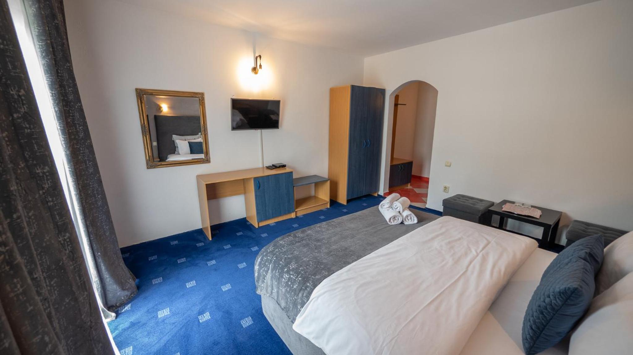 Double Room with Balcony - Photo 15