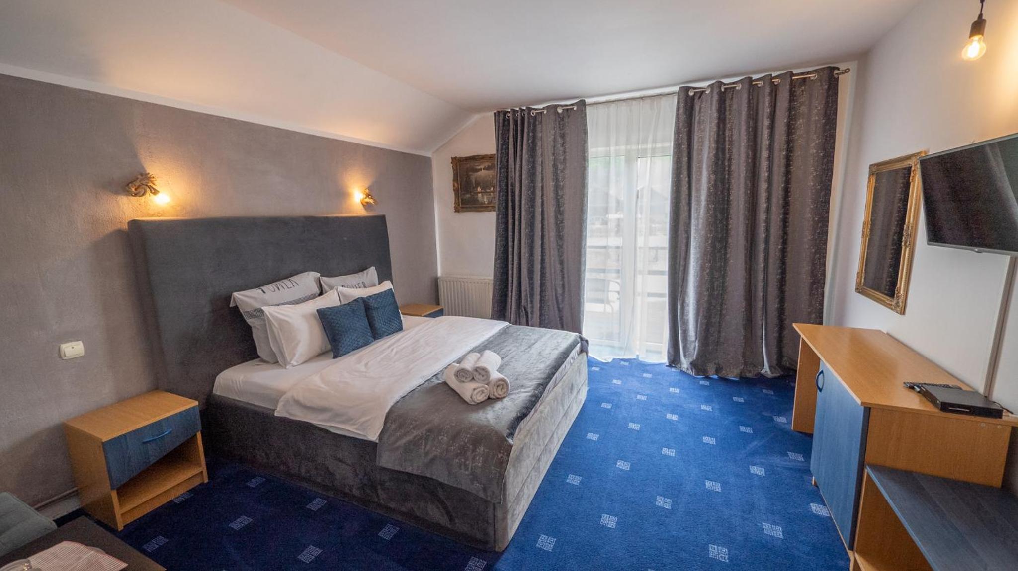 Double Room with Balcony - Photo 14