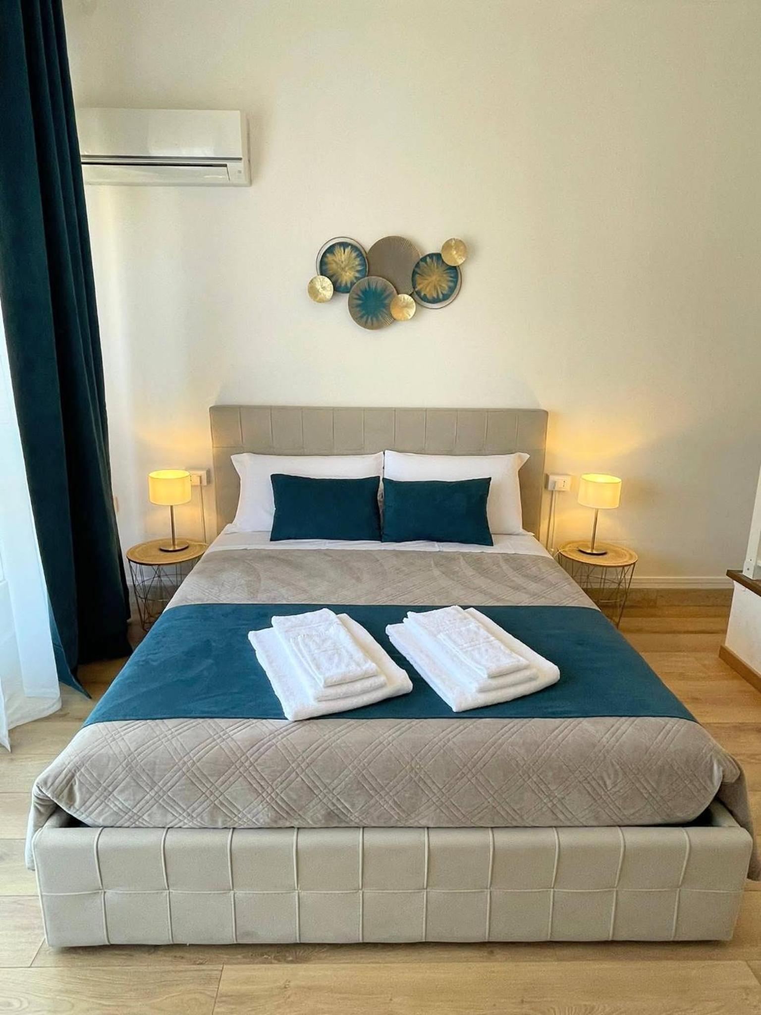 Deluxe Double Room with Balcony - Photo 1