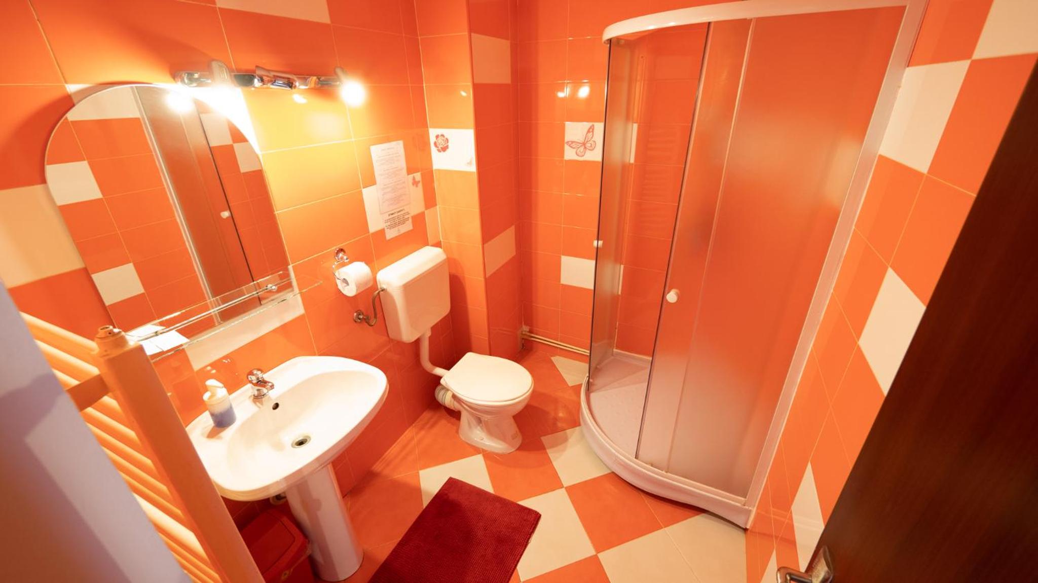 Double Room with Balcony - Photo 18