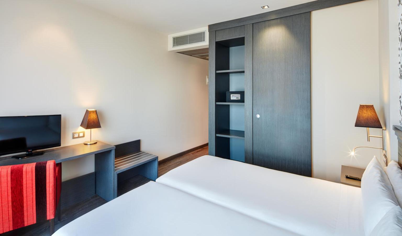 Double or Twin Room - Photo 11