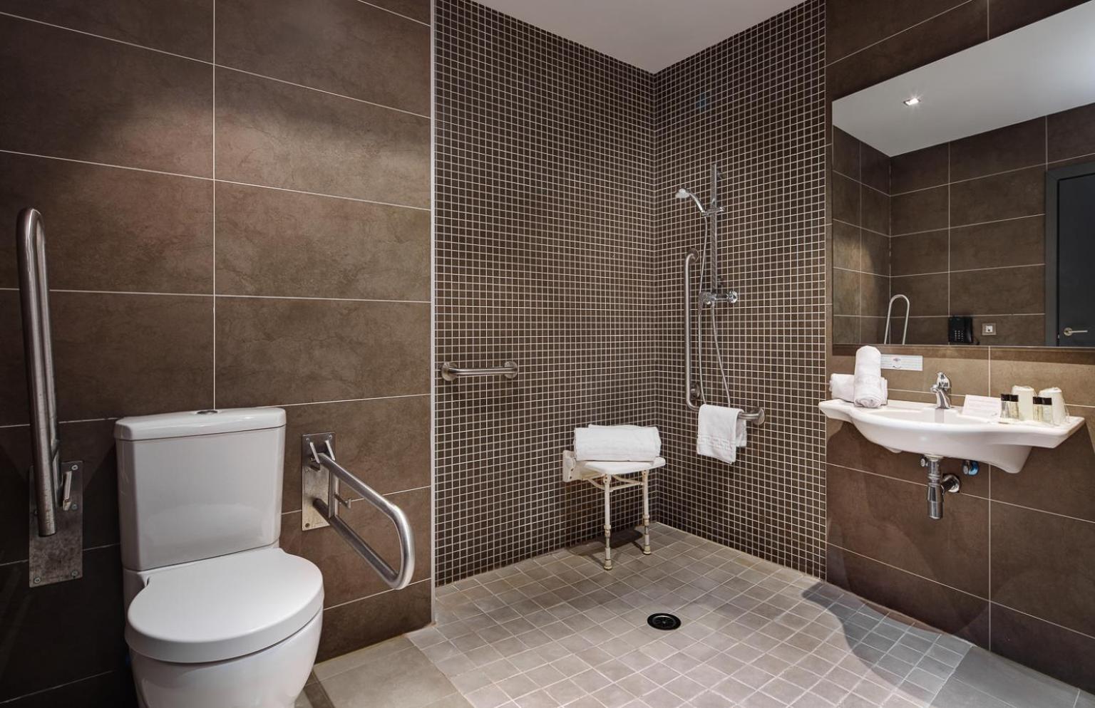 Double or Twin Room - Photo 8