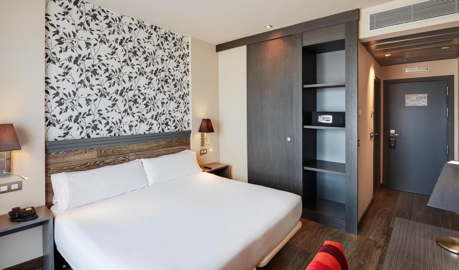 Double or Twin Room - Photo 5