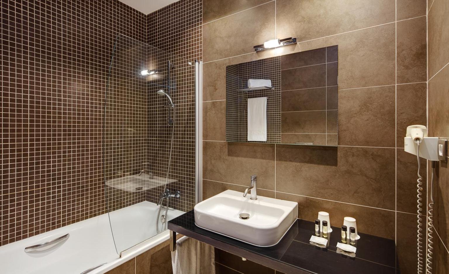 Double or Twin Room - Photo 2