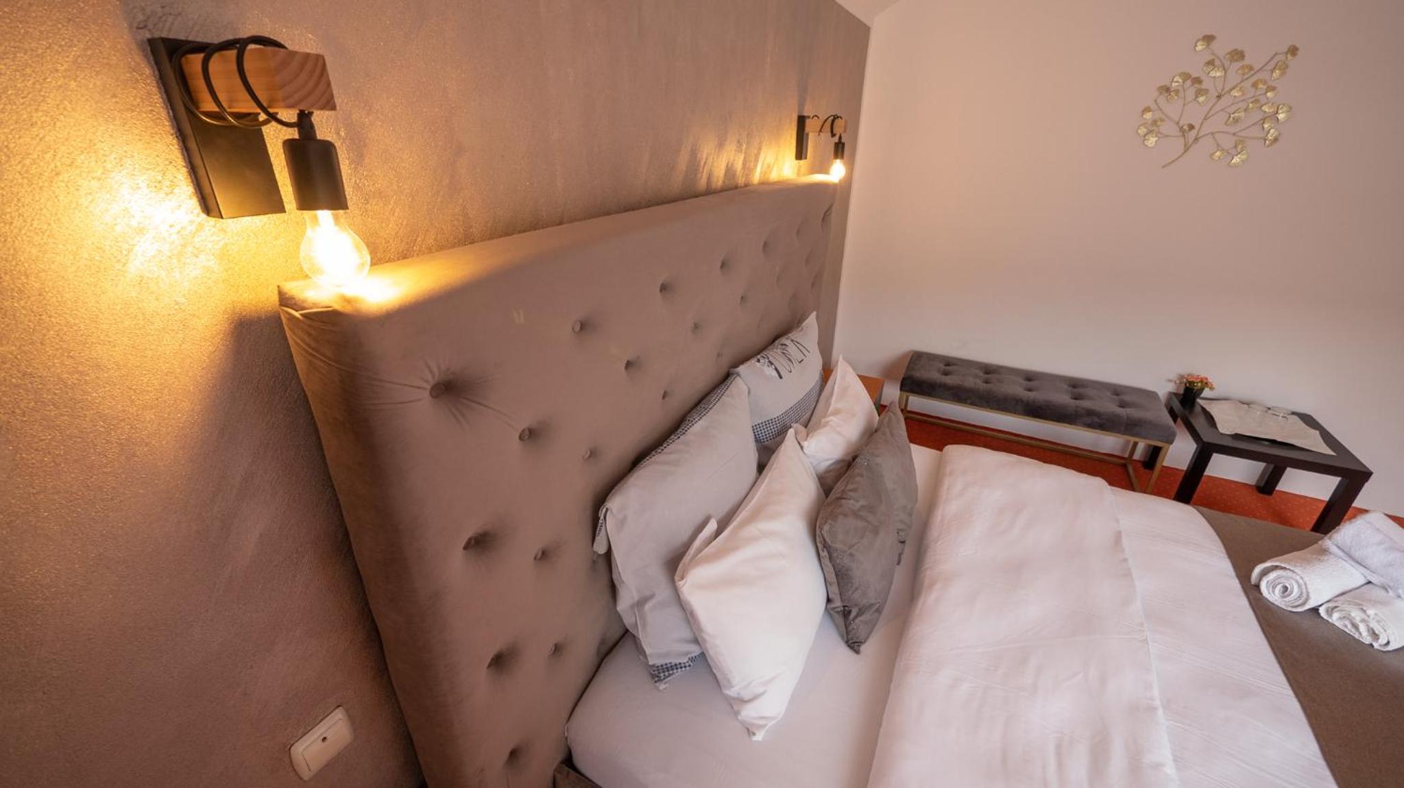 Double Room with Balcony - Photo 19