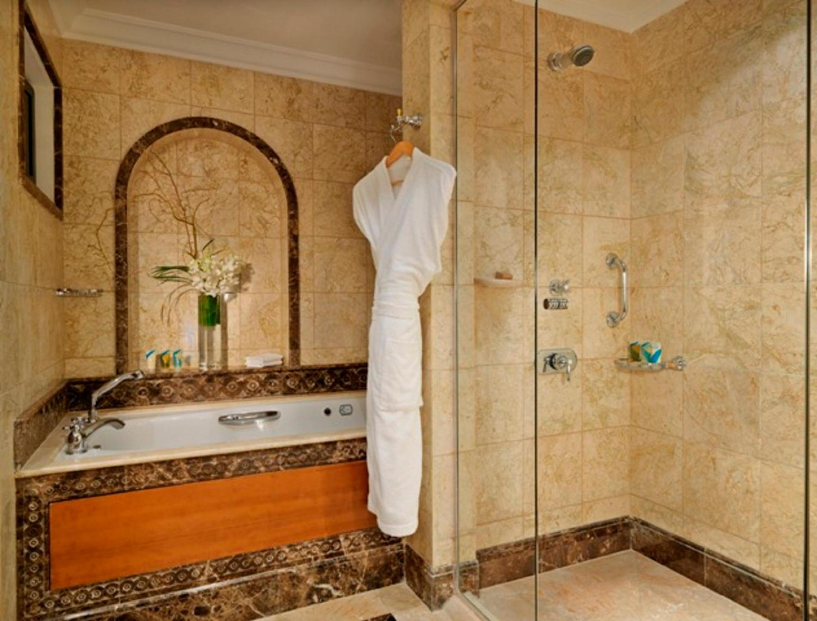 Grand Executive Suite - Photo 6