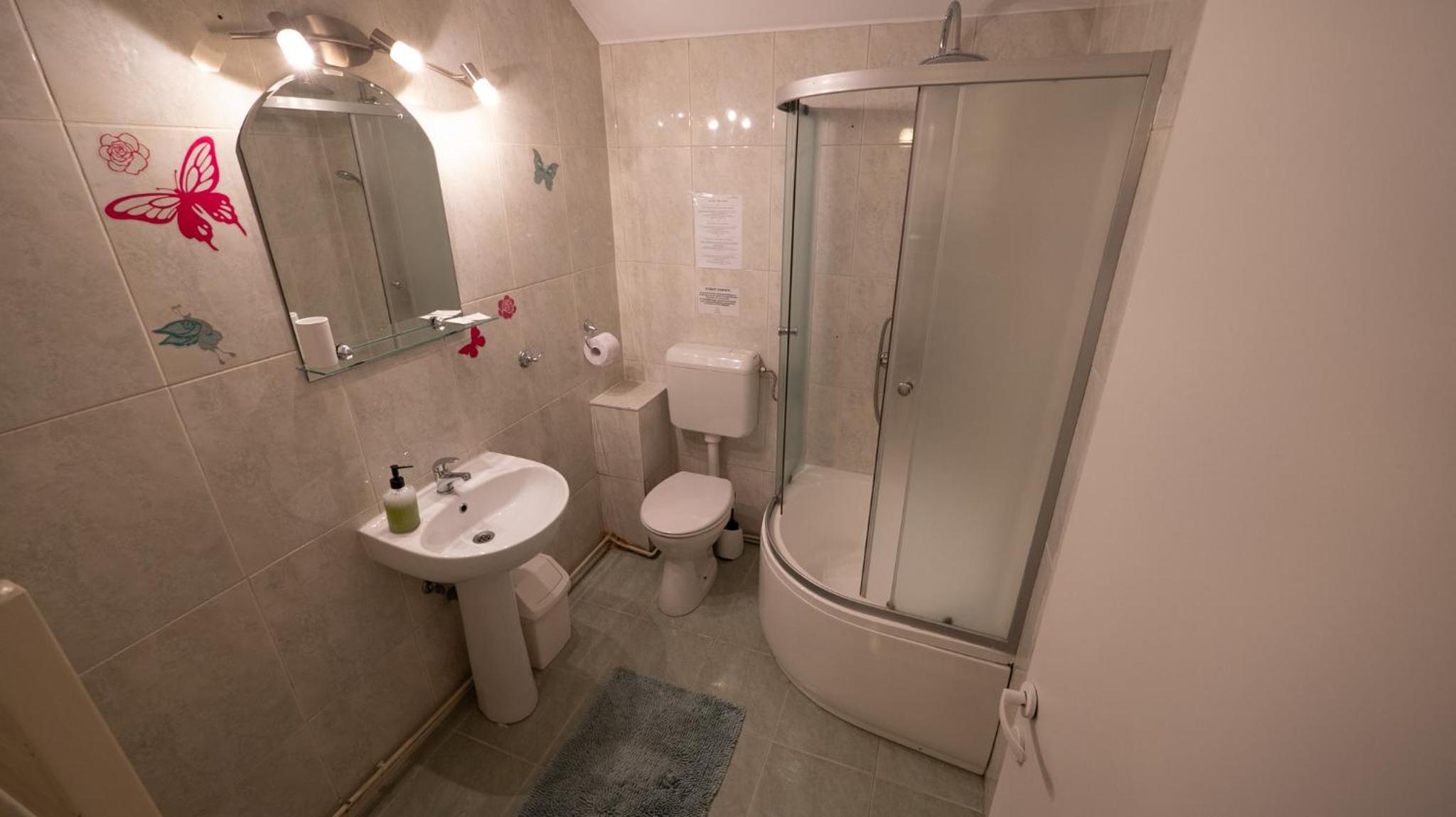 Triple Room with Balcony - Photo 12