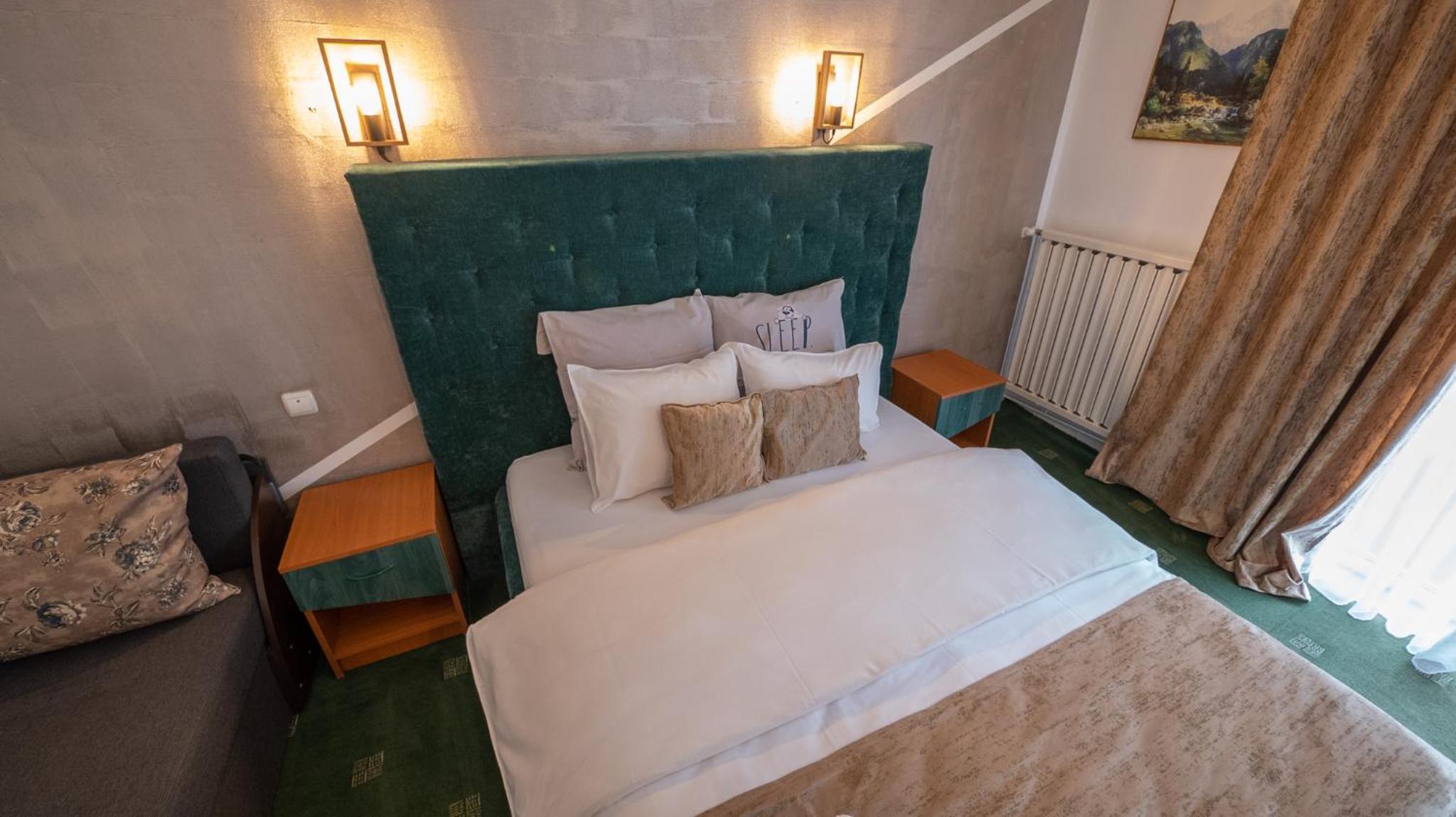 Triple Room with Balcony - Photo 11