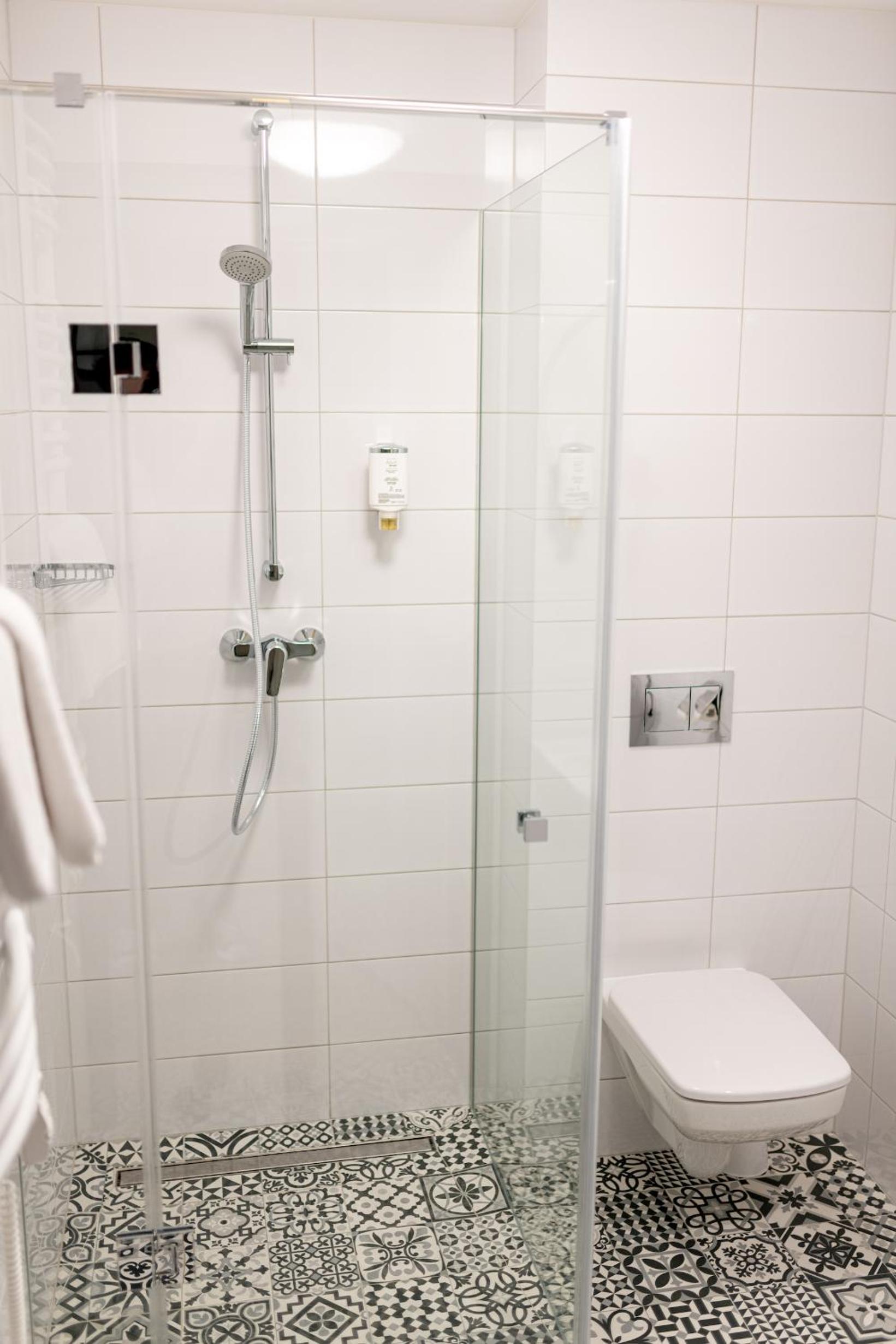 Small Double Room - Photo 9