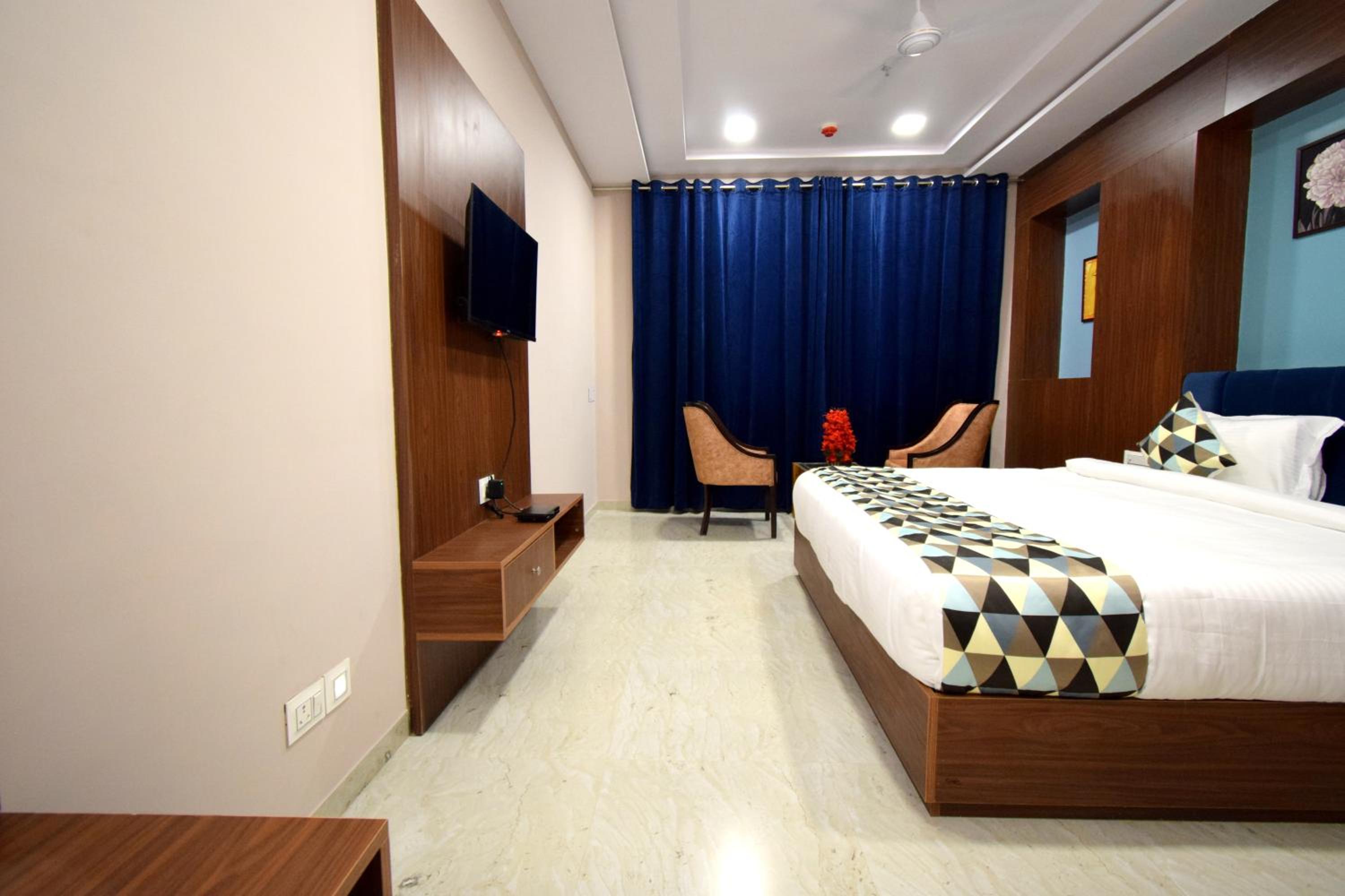 Deluxe Double Room - Photo 12
