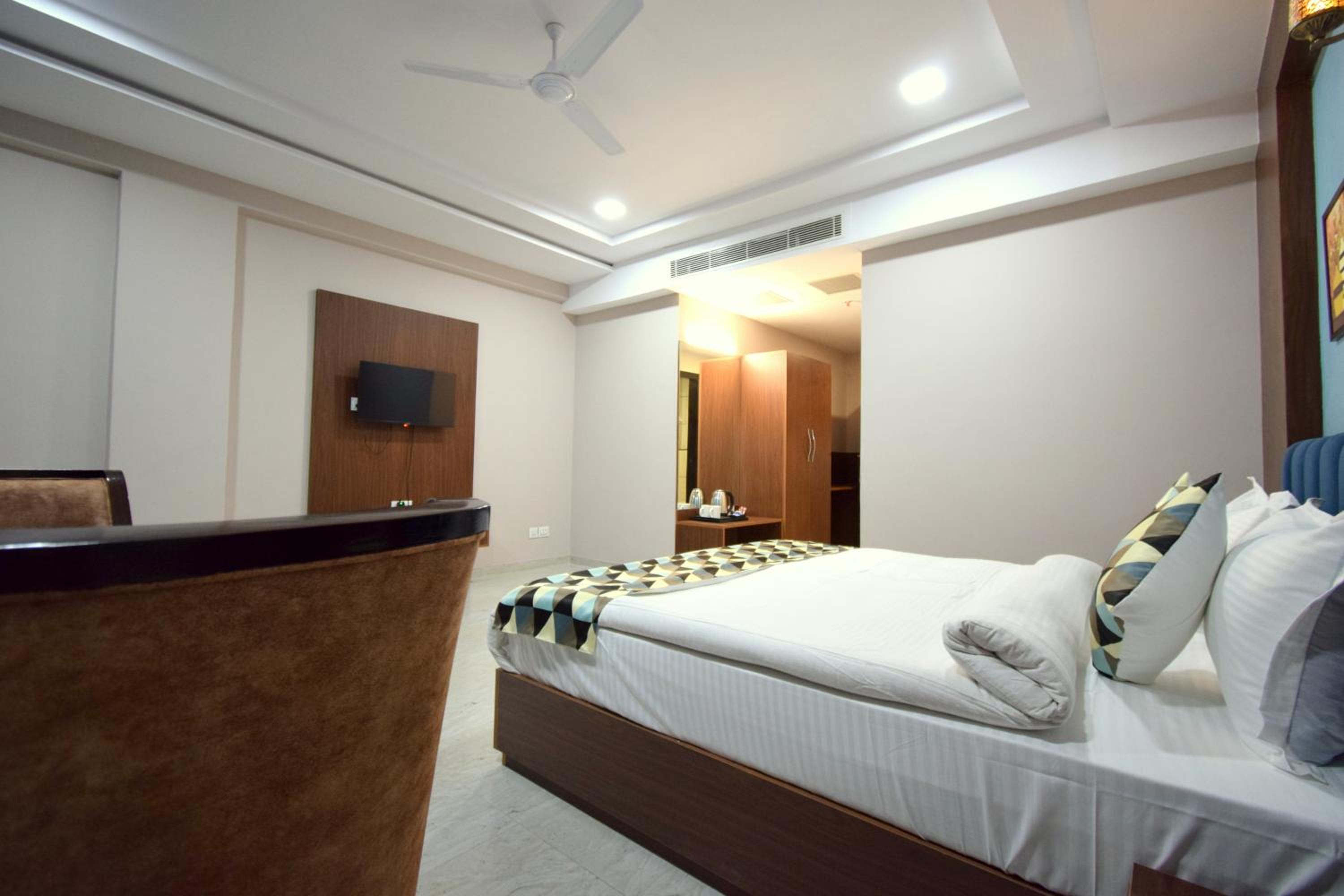 Deluxe Double Room - Photo 8
