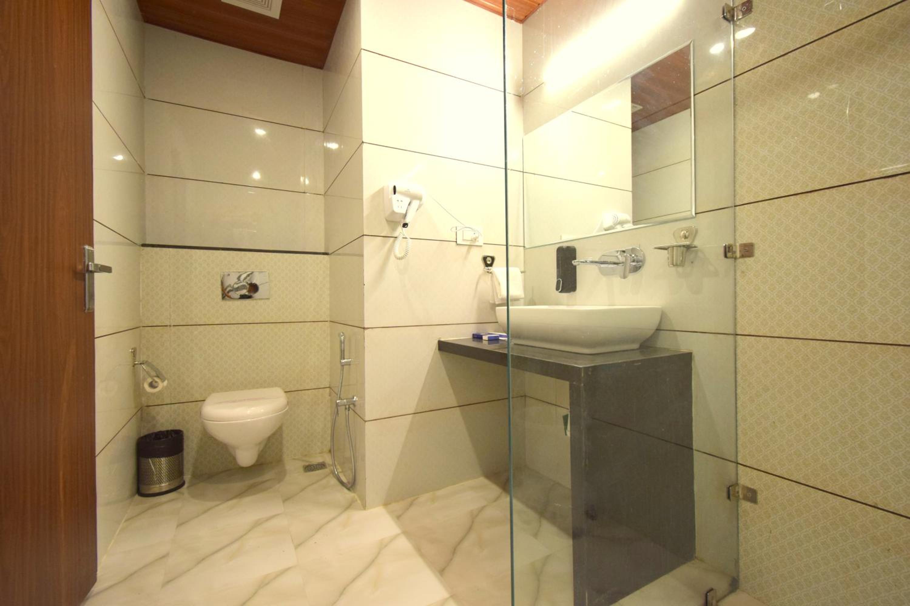 Deluxe Double Room - Photo 16