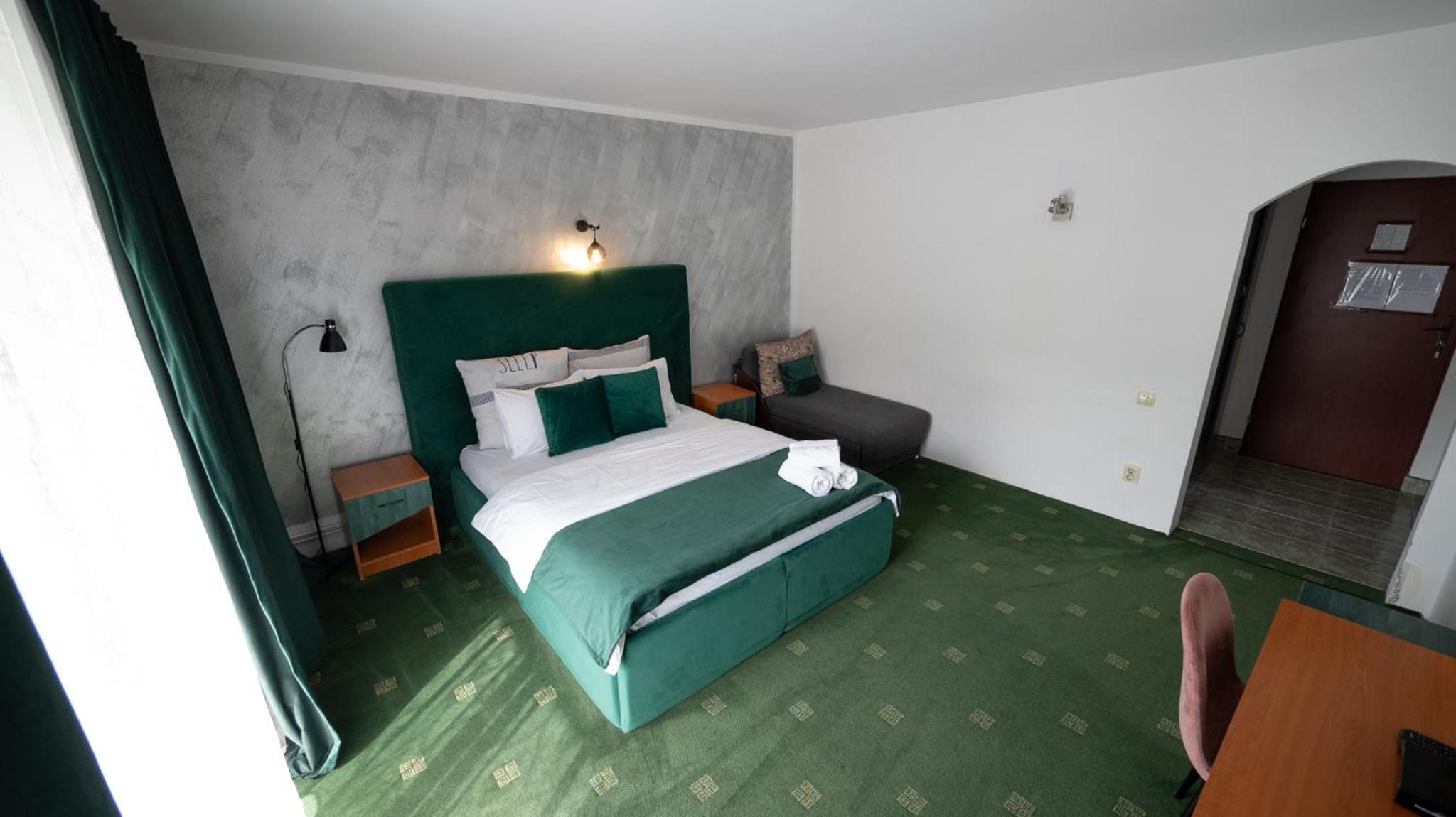Triple Room with Balcony - Photo 4