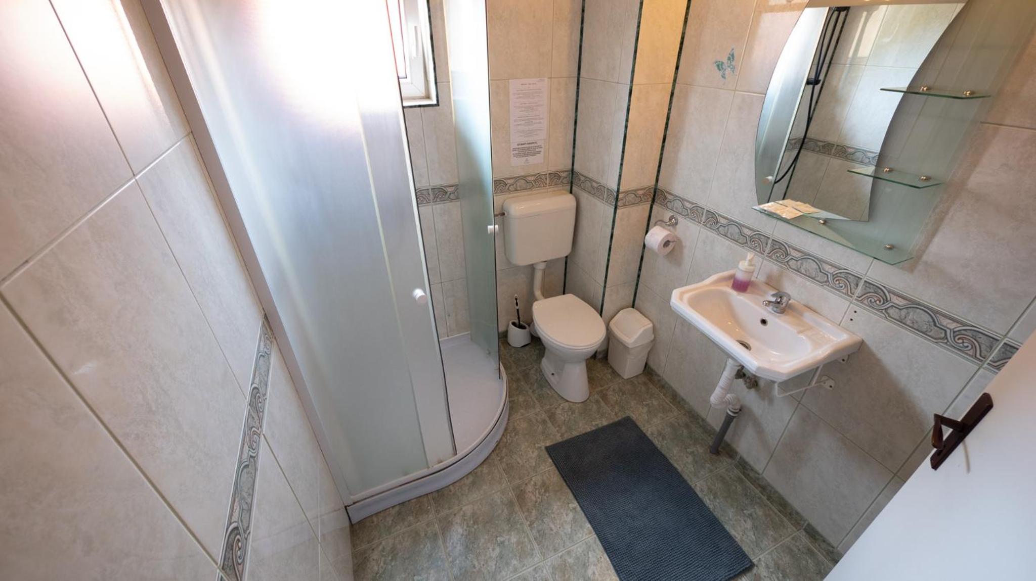 Triple Room with Balcony - Photo 8