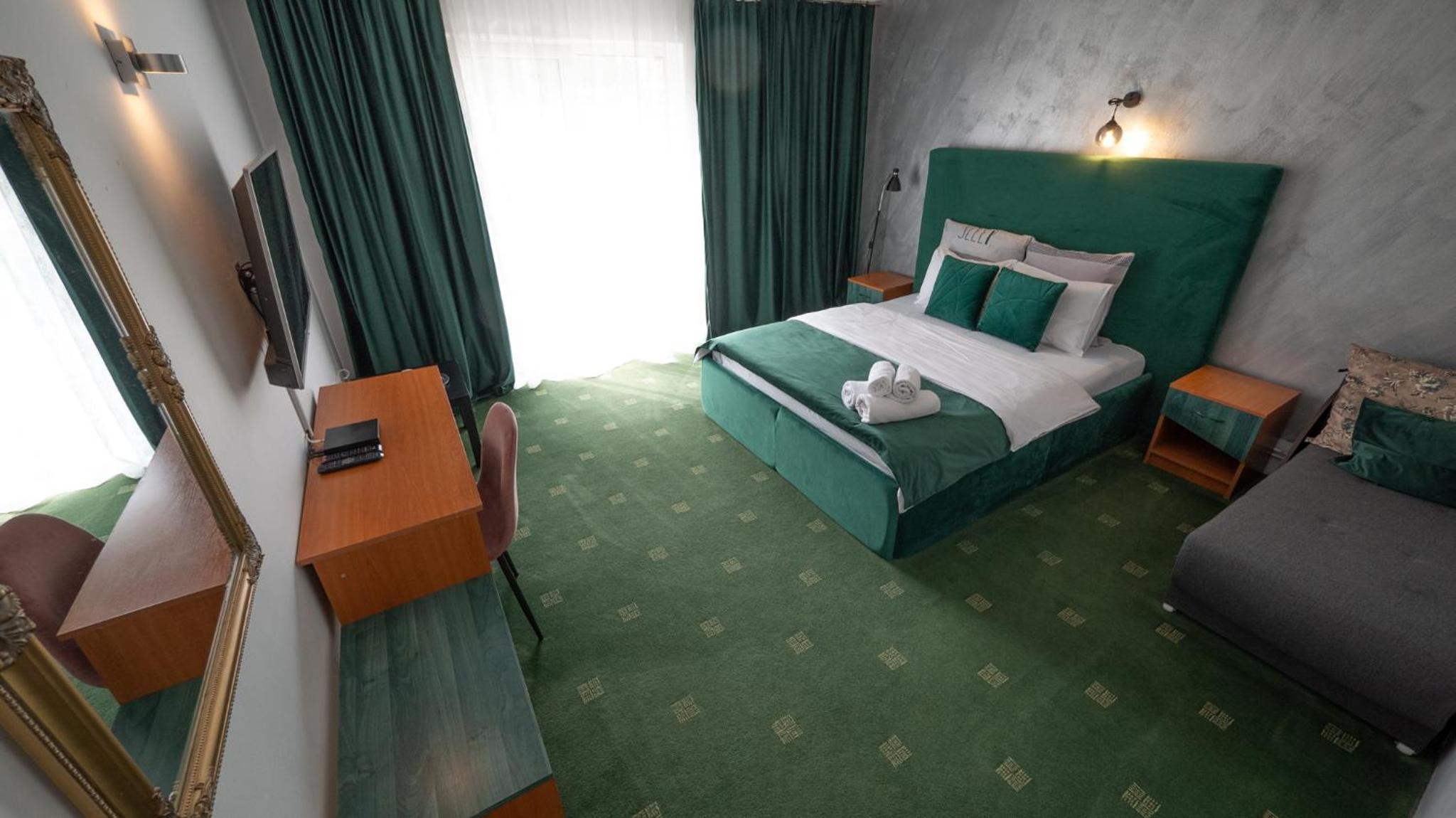 Triple Room with Balcony - Photo 3