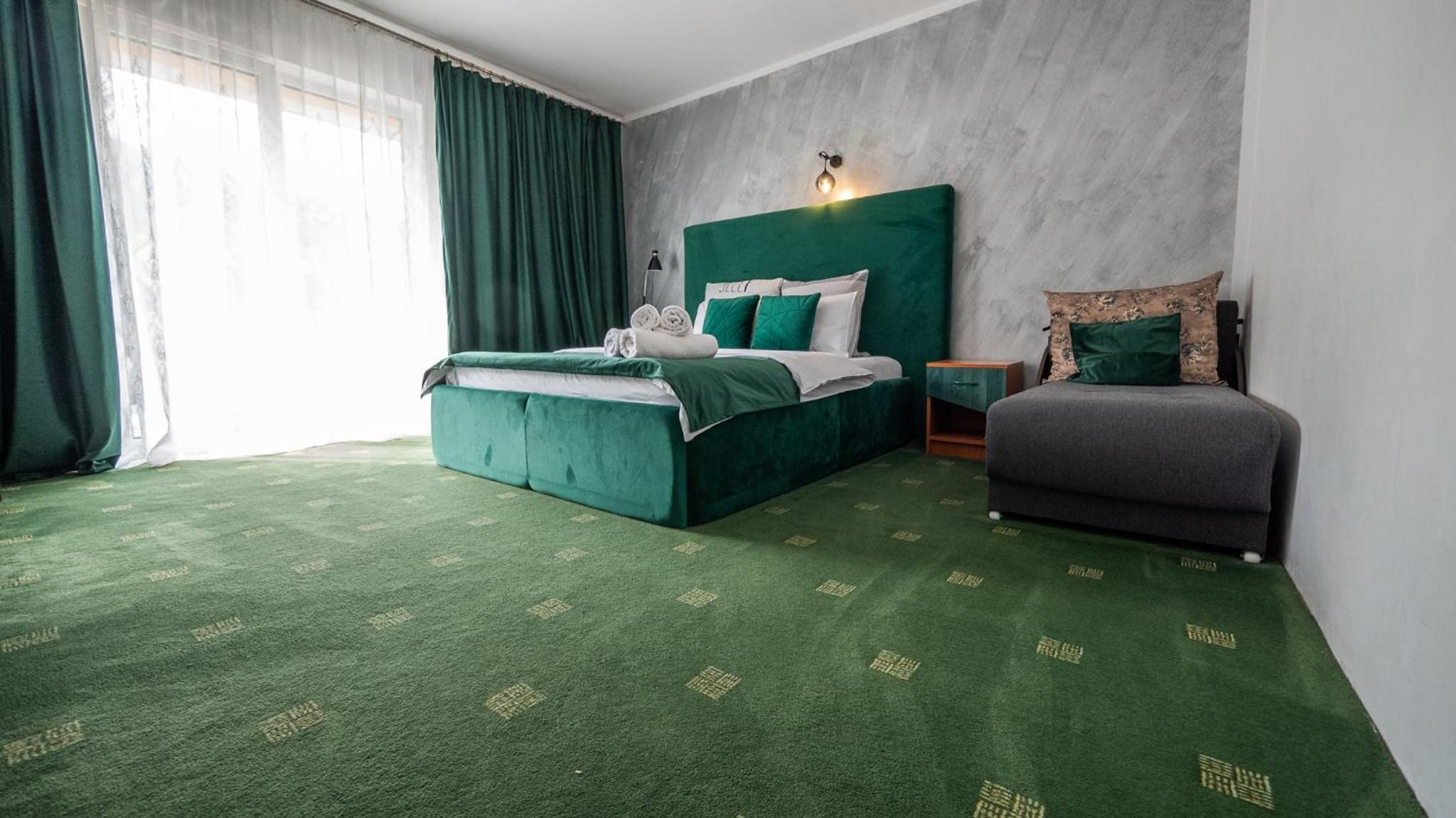 Triple Room with Balcony - Photo 6