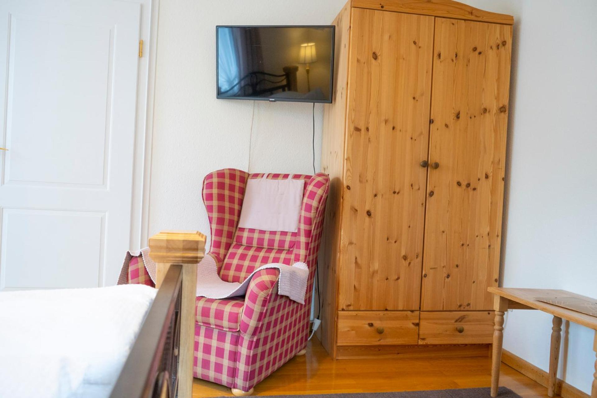 Double Room with Balcony - Photo 2