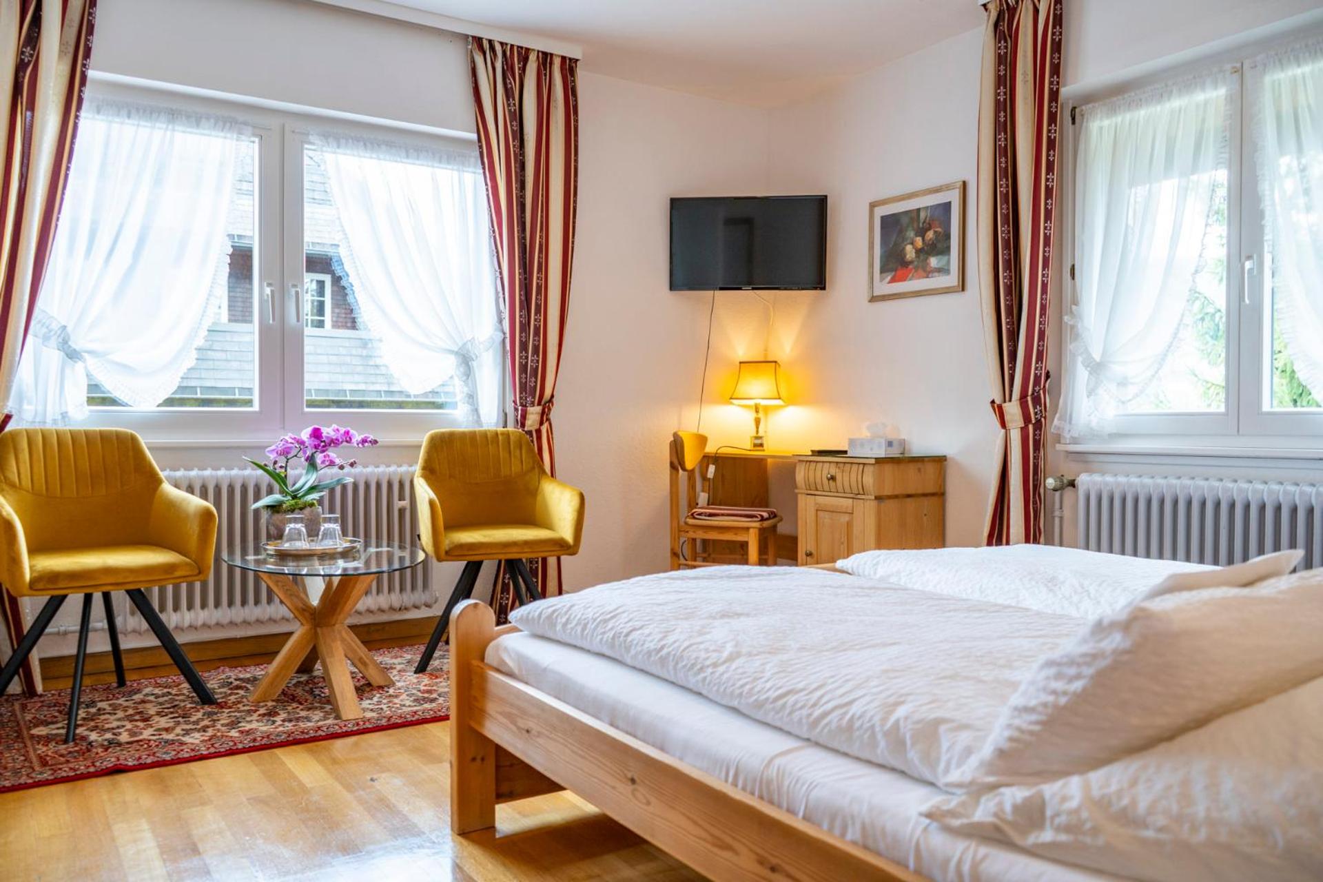 Deluxe Double Room with Bathtub and Balcony - Photo 2