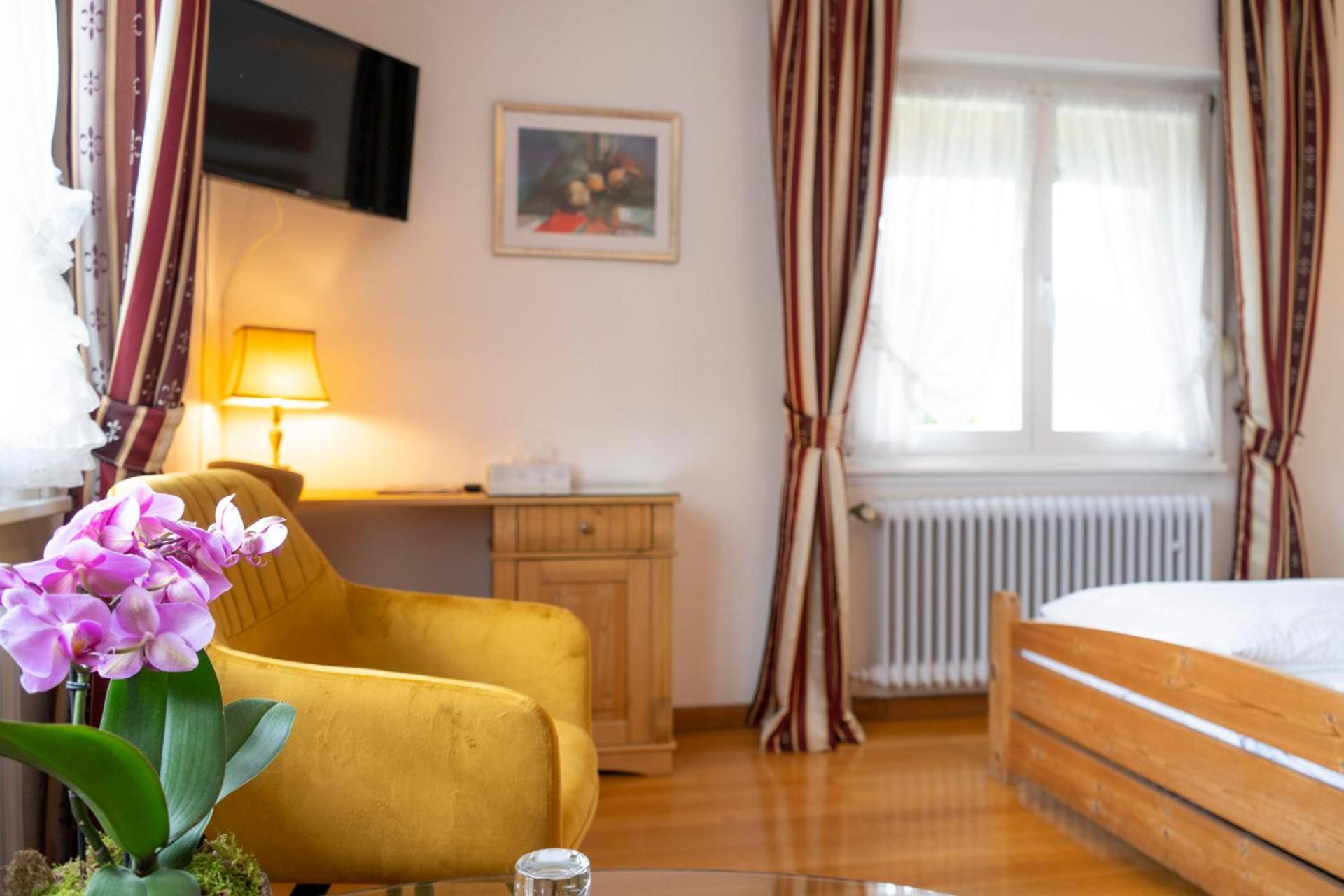 Deluxe Double Room with Bathtub and Balcony - Photo 3