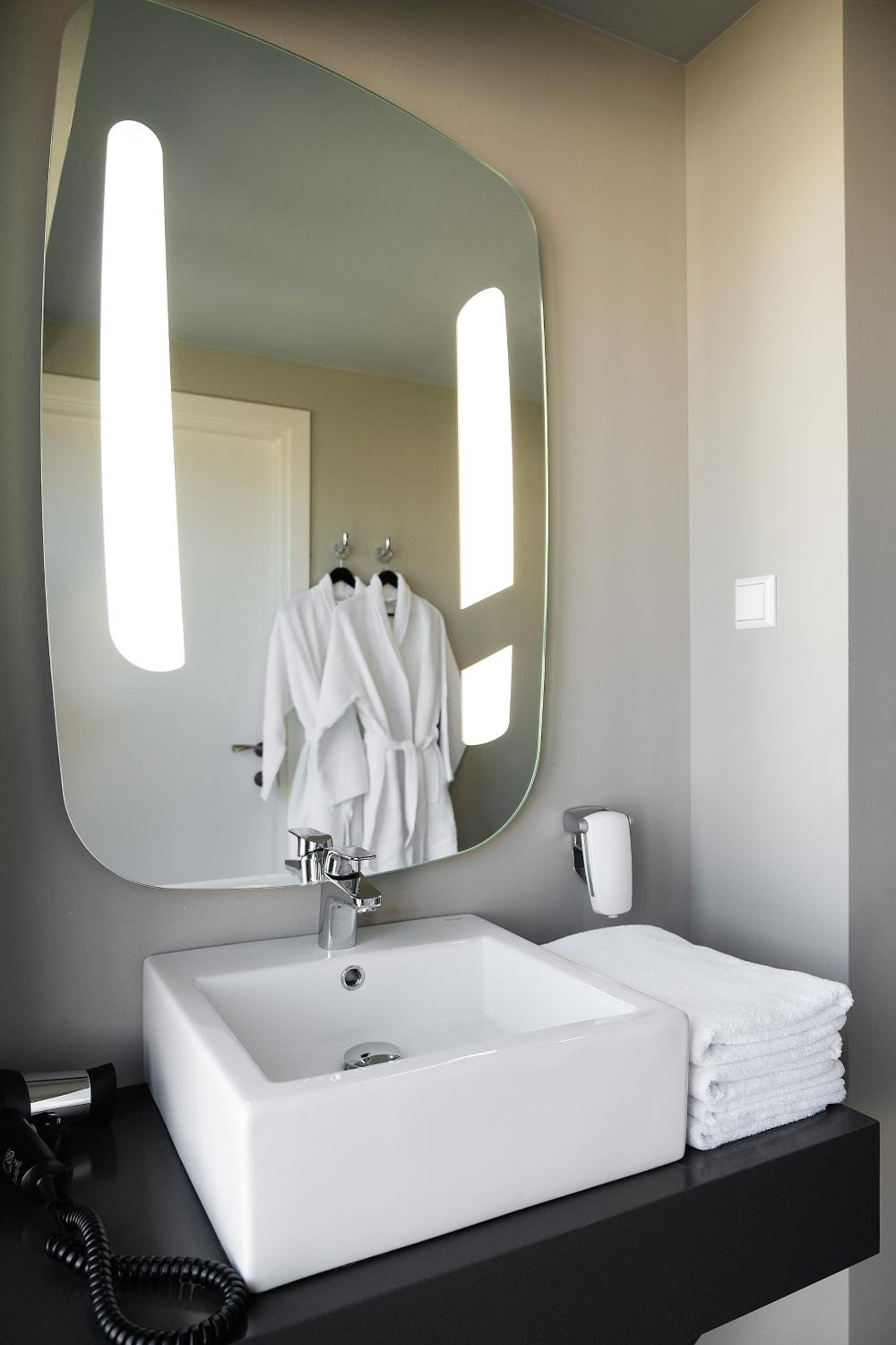 Superior Double Room with Balcony - Photo 7
