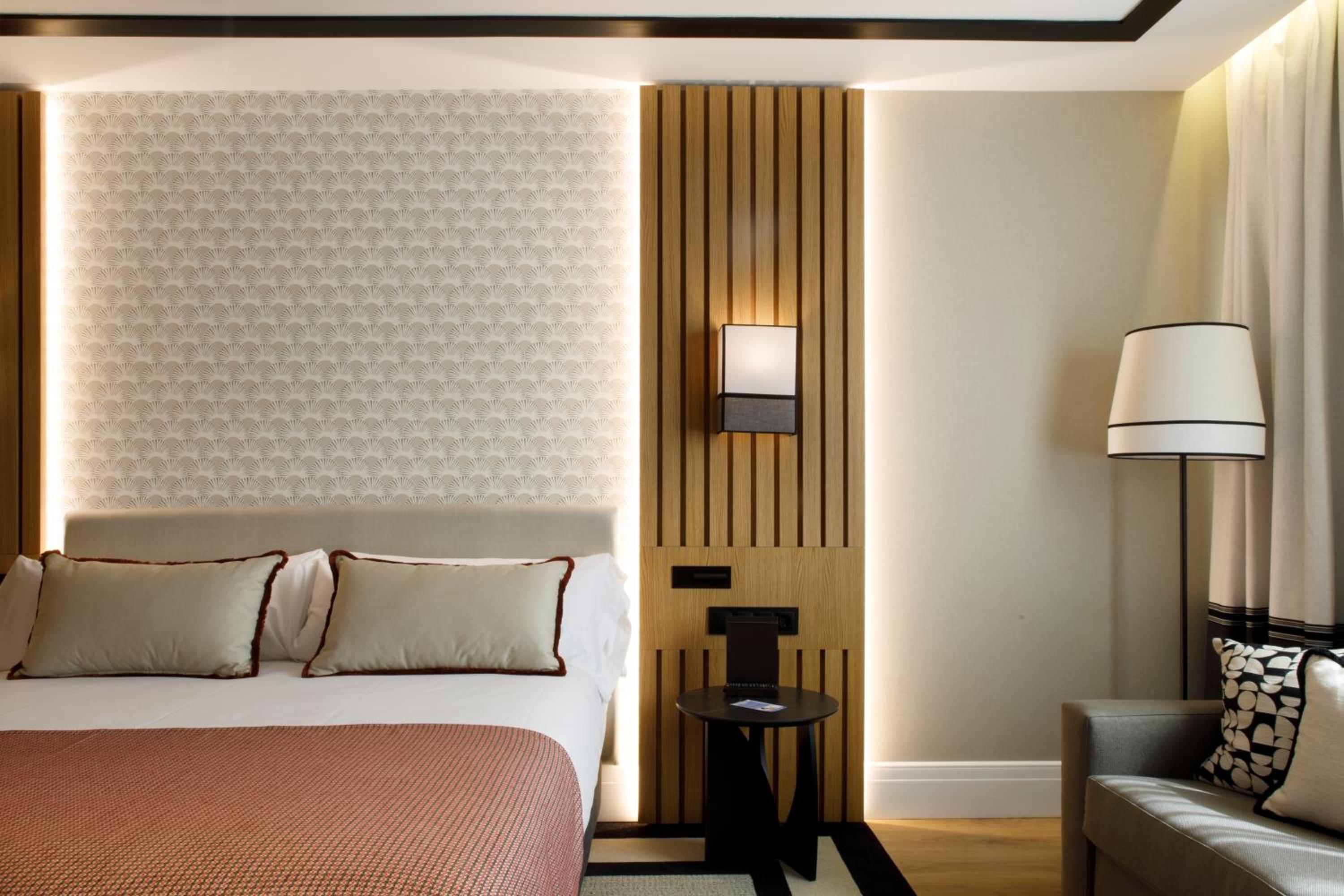 Premium Junior Suite photo 2