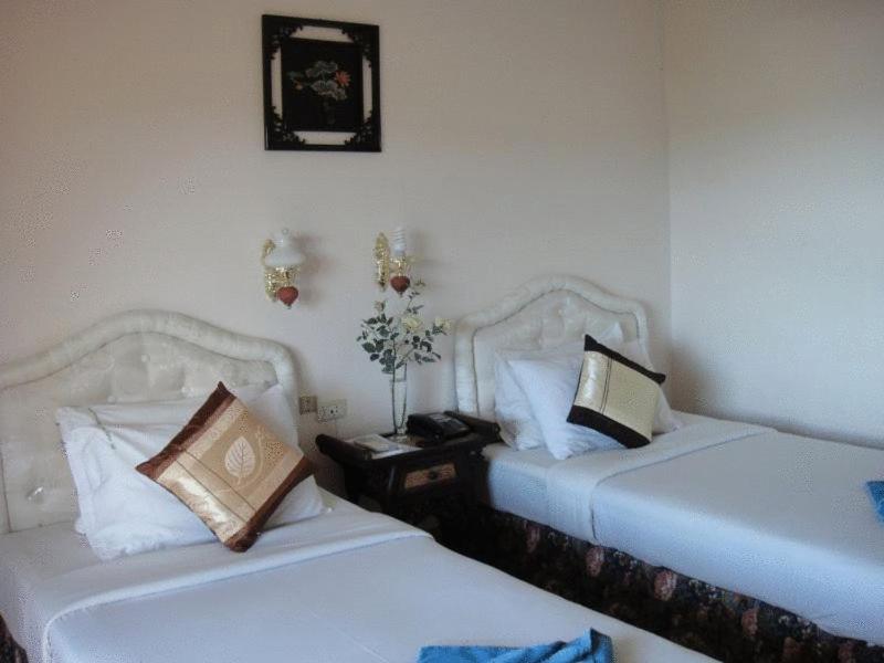 Standard Twin Room - Photo 4