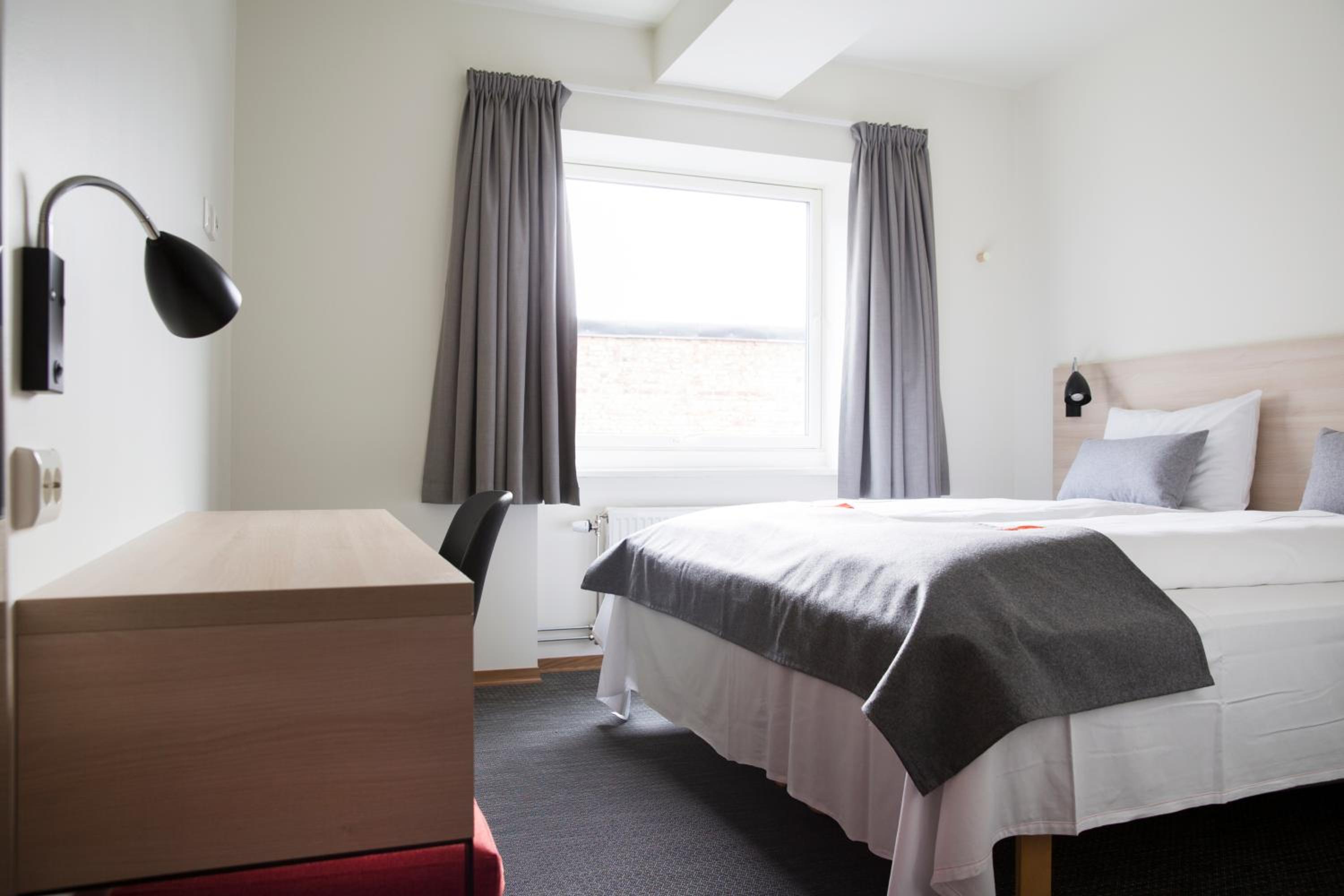 Small Double Room thumbnail 6