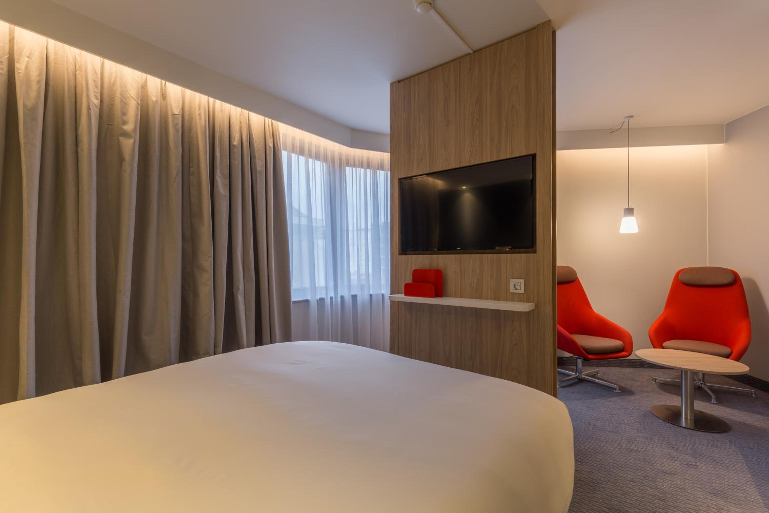 Standard Queen Room with Extra Floor Space - Free Breakfast - Photo 2