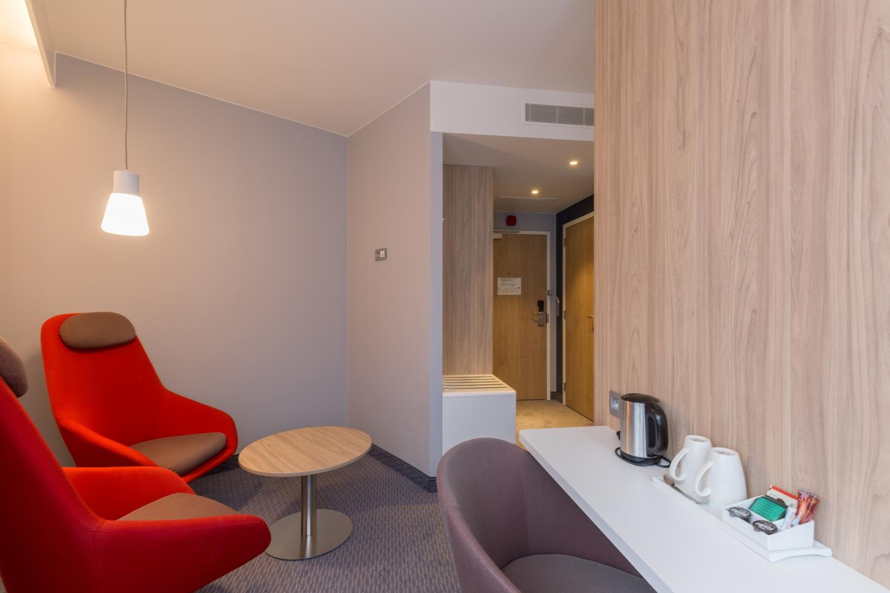 Standard Queen Room with Extra Floor Space - Free Breakfast - Photo 3