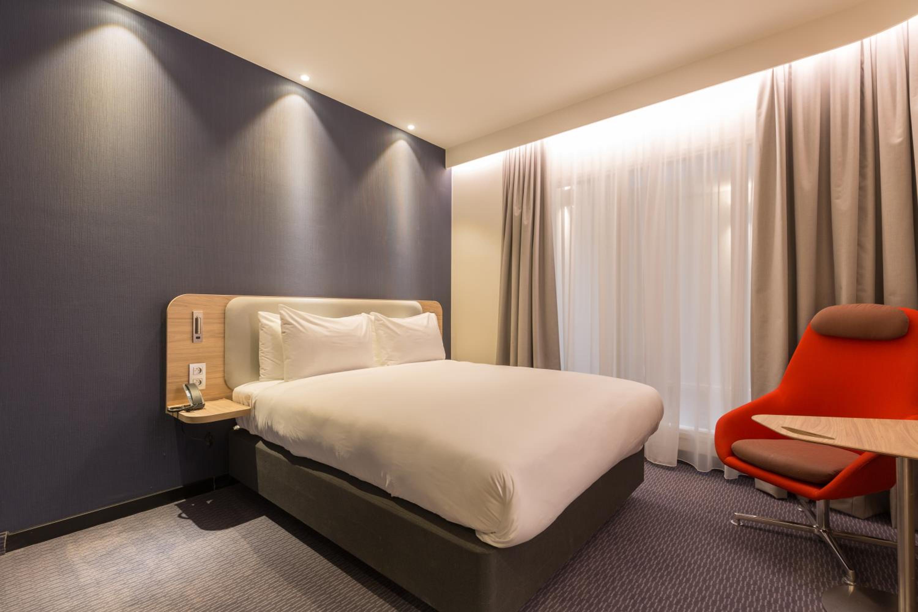 Standard Queen Room - Accessible with Free Breakfast - Photo 1