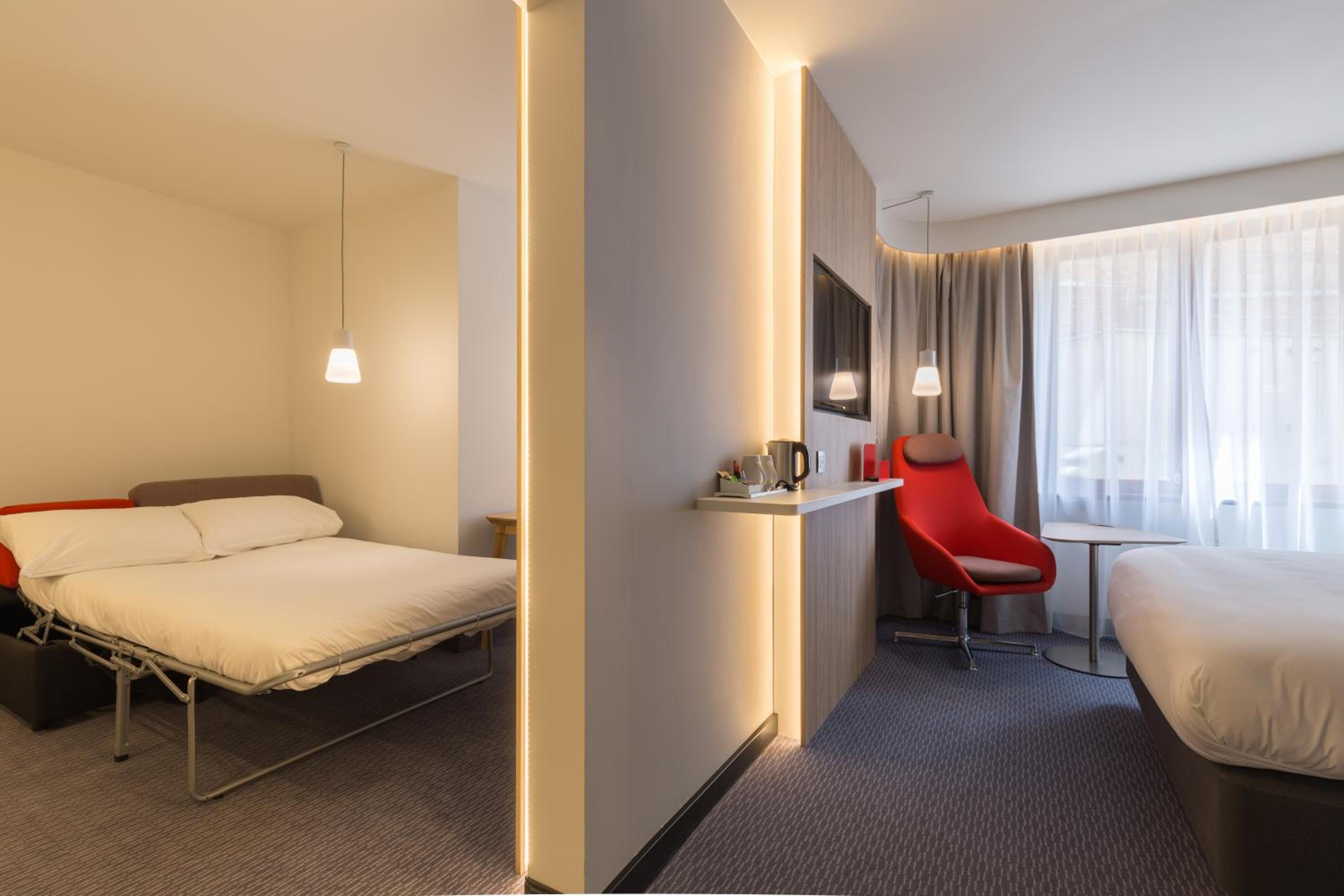 One-Bedroom Suite with Sofa Bed photo 2