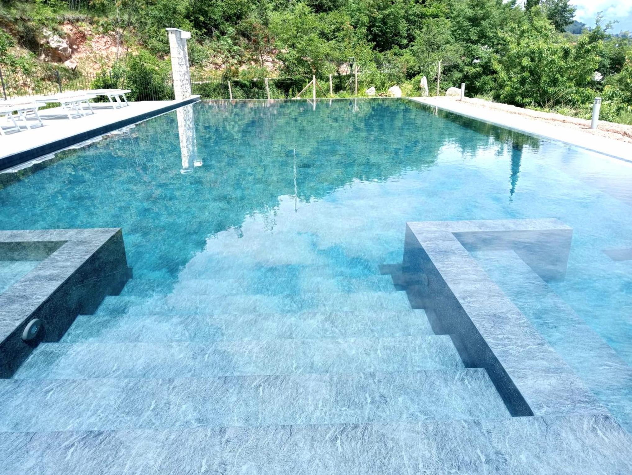 One-Bedroom Apartment with Panoramic Lake View photo 3