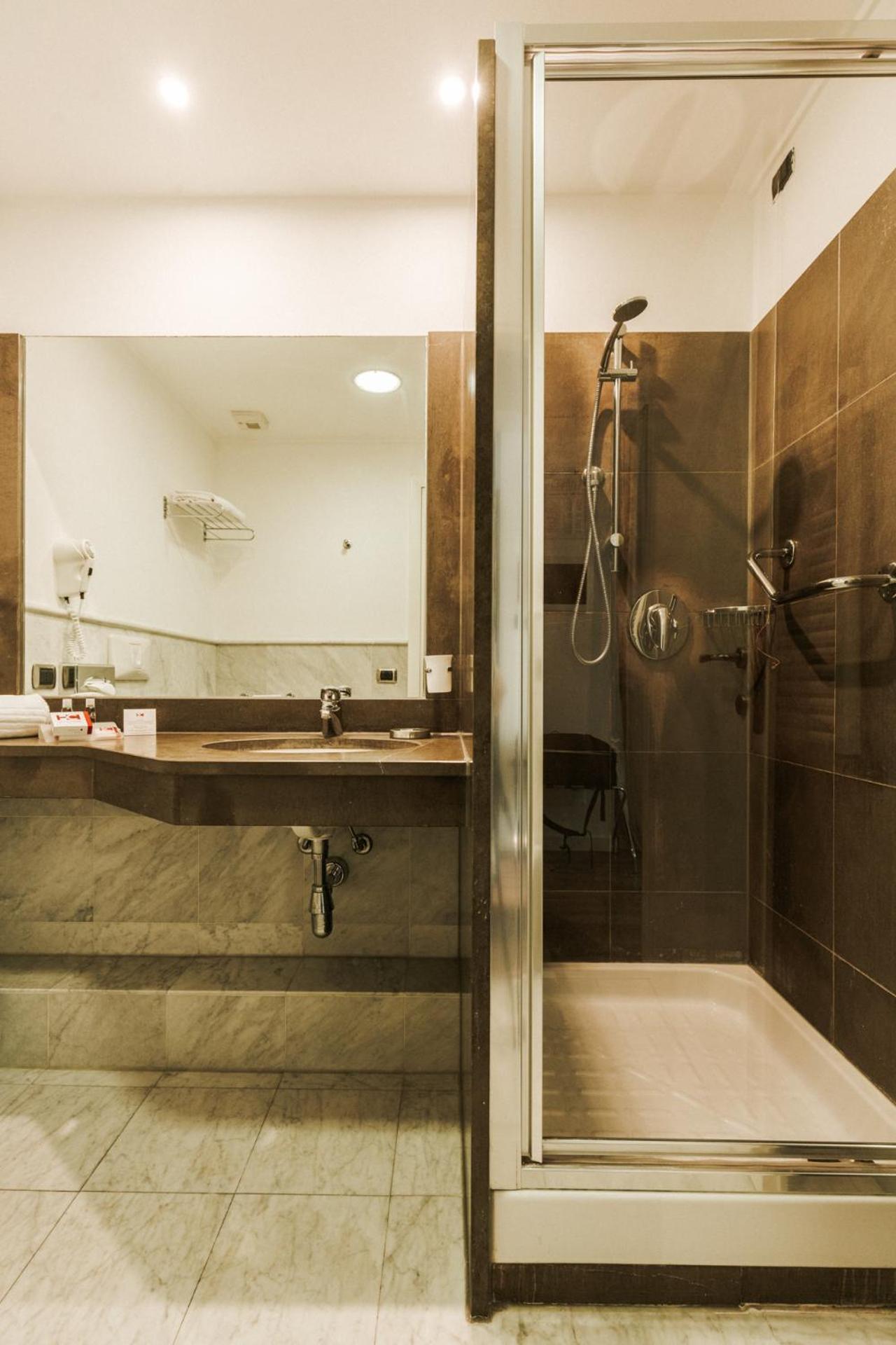 Twin Room - Photo 4