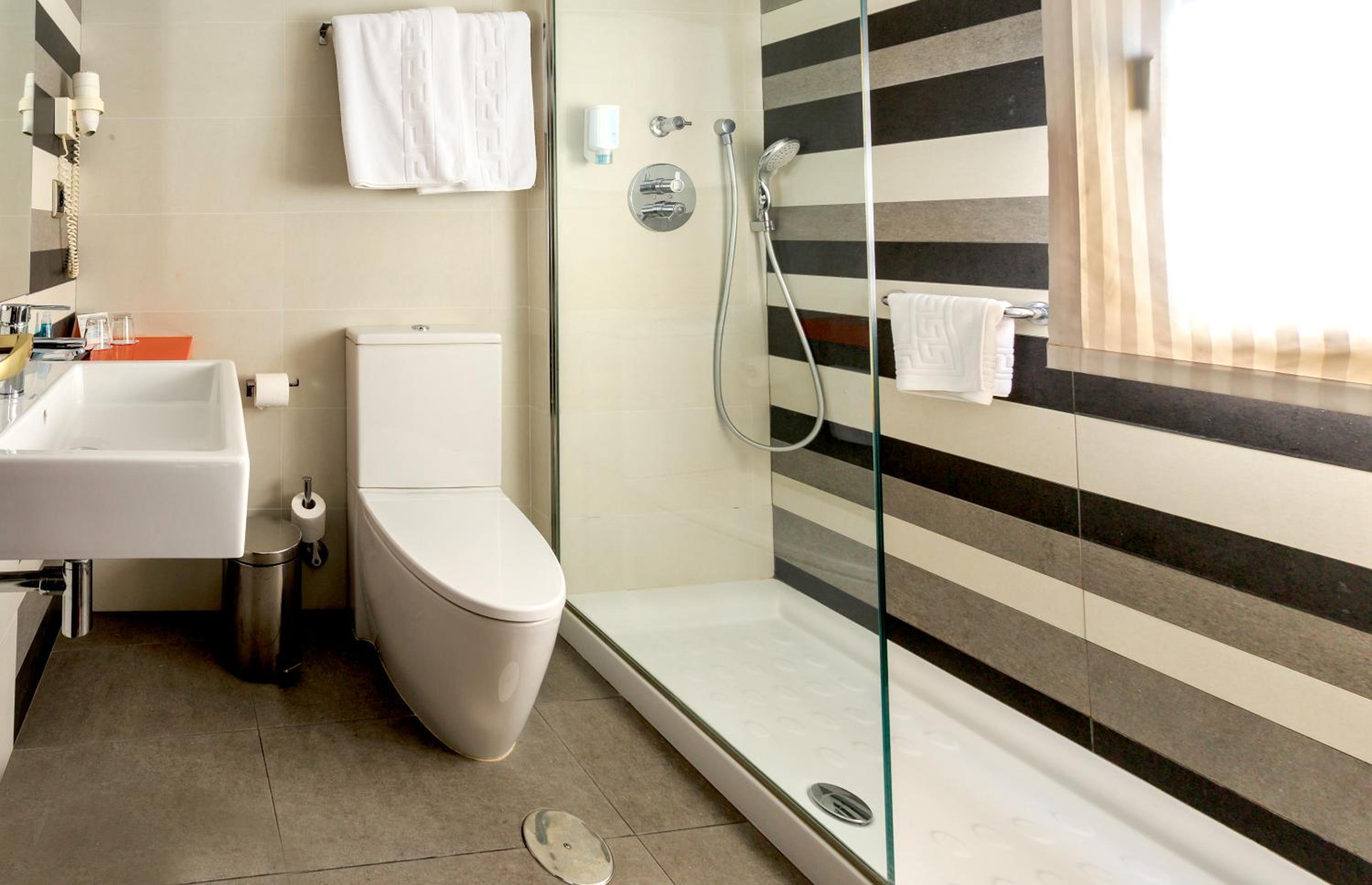 Twin Room - Photo 2