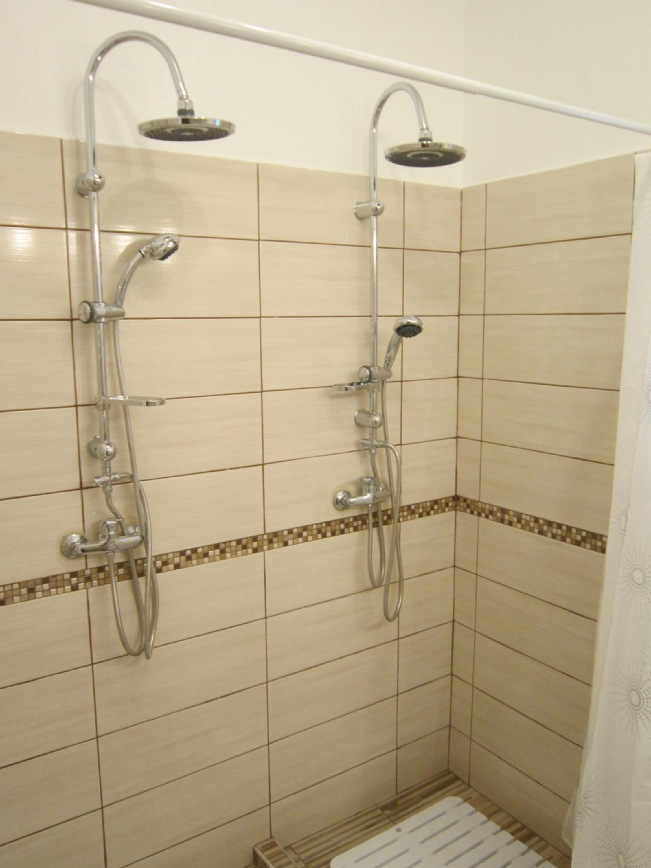 Quadruple Room - Photo 8