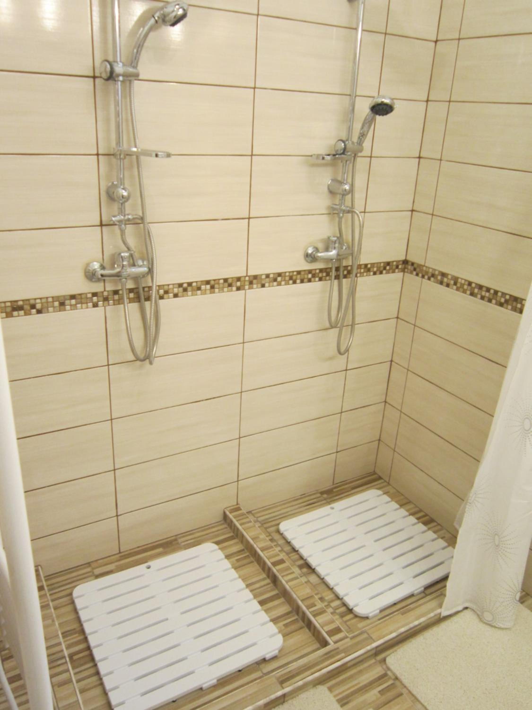 Quadruple Room - Photo 7