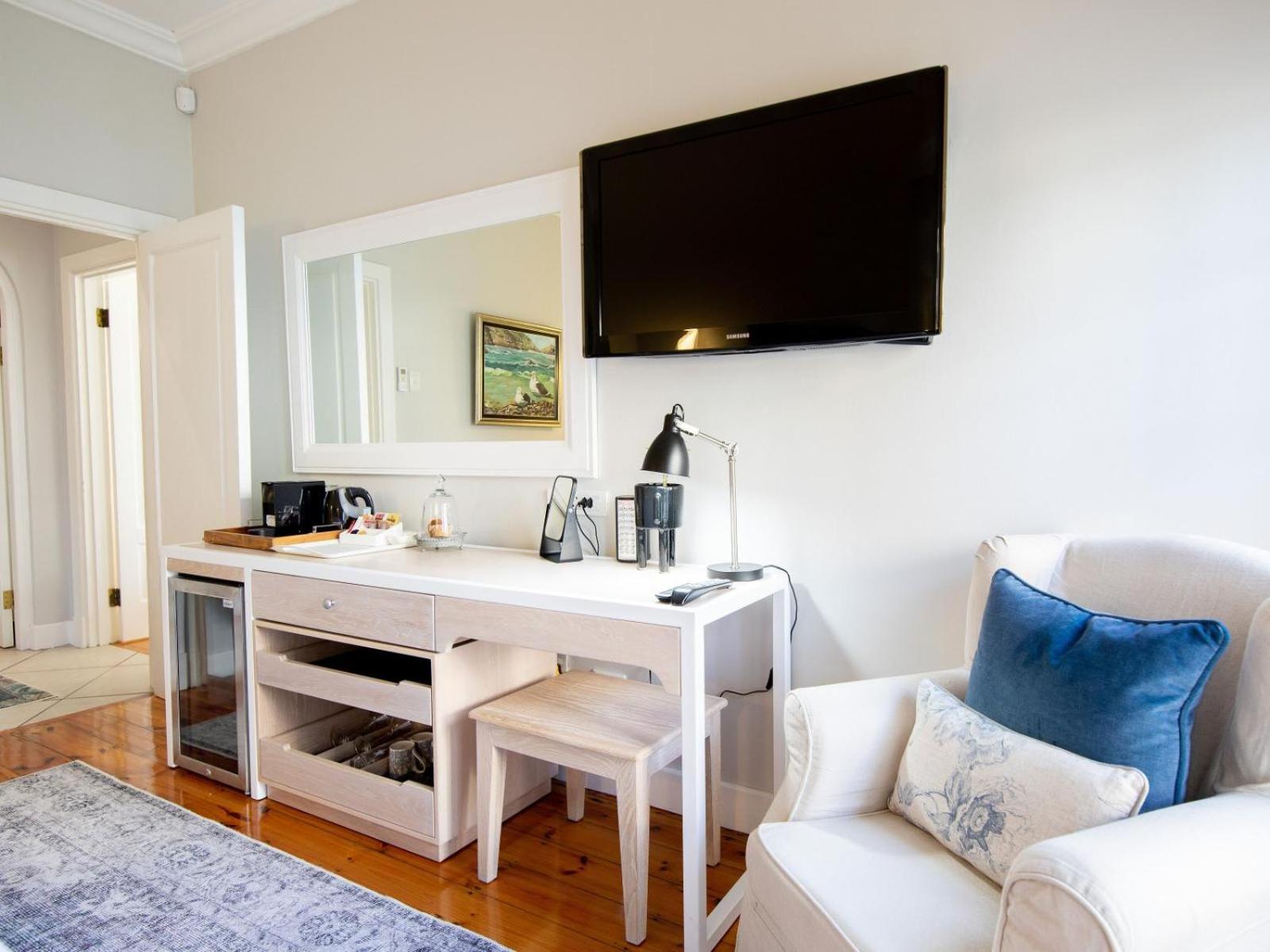 Deluxe King Room - Photo 1