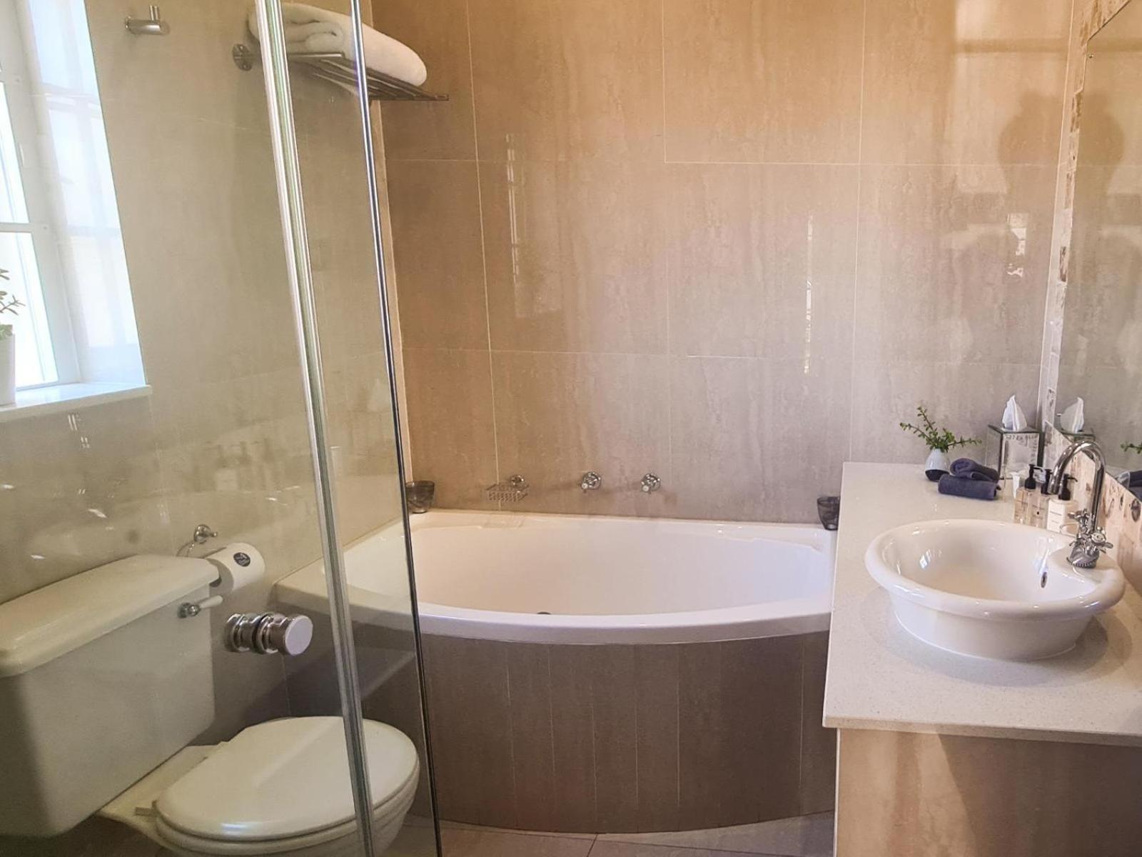 Executive King Room - Photo 21