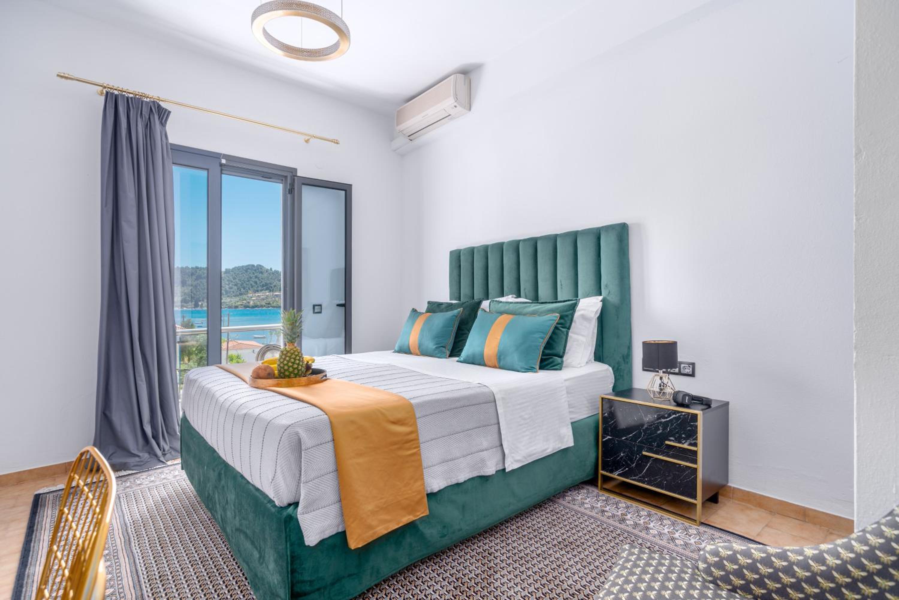 Deluxe Double Room with Balcony and Sea View