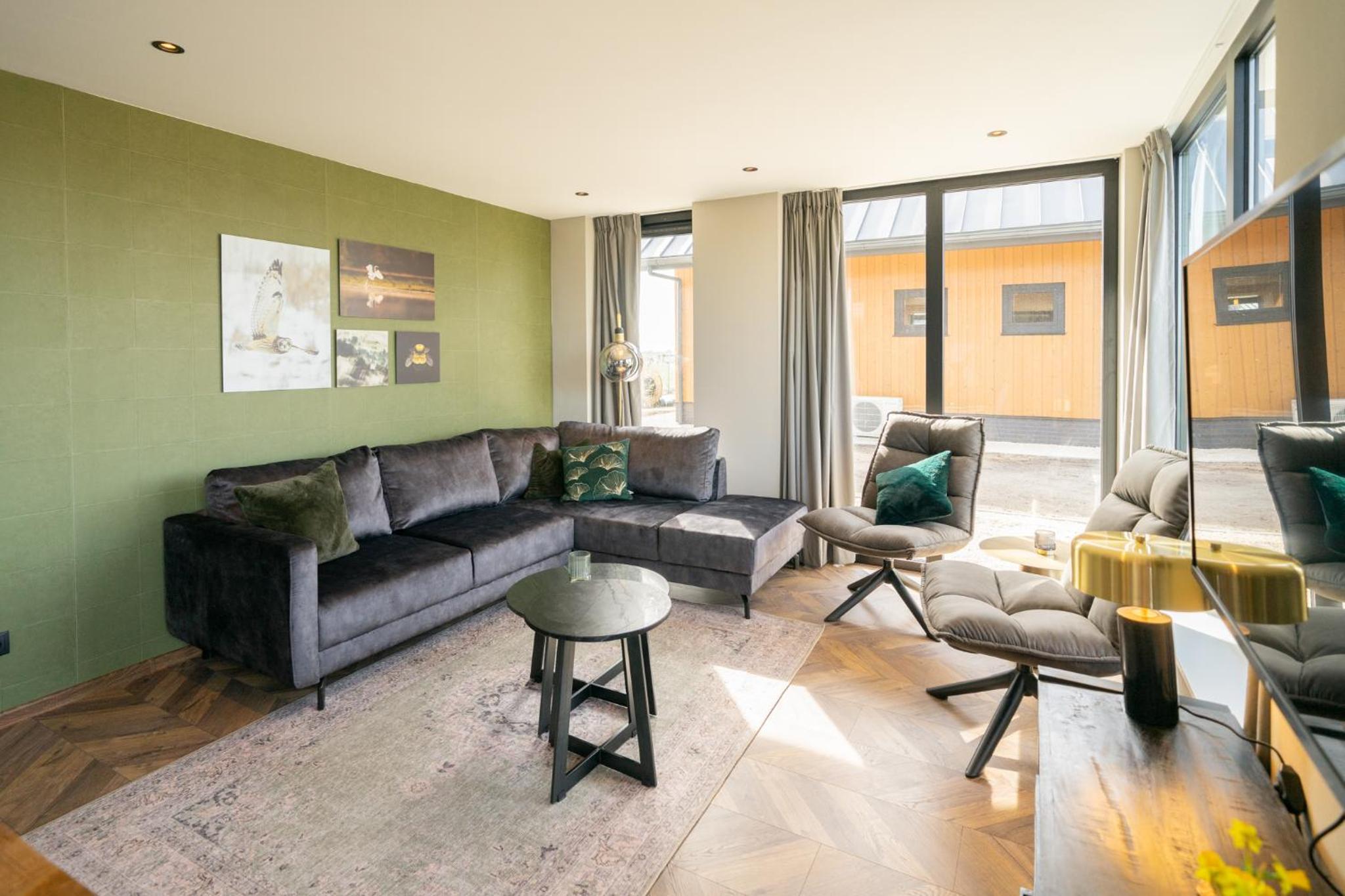 Villa - Photo 1