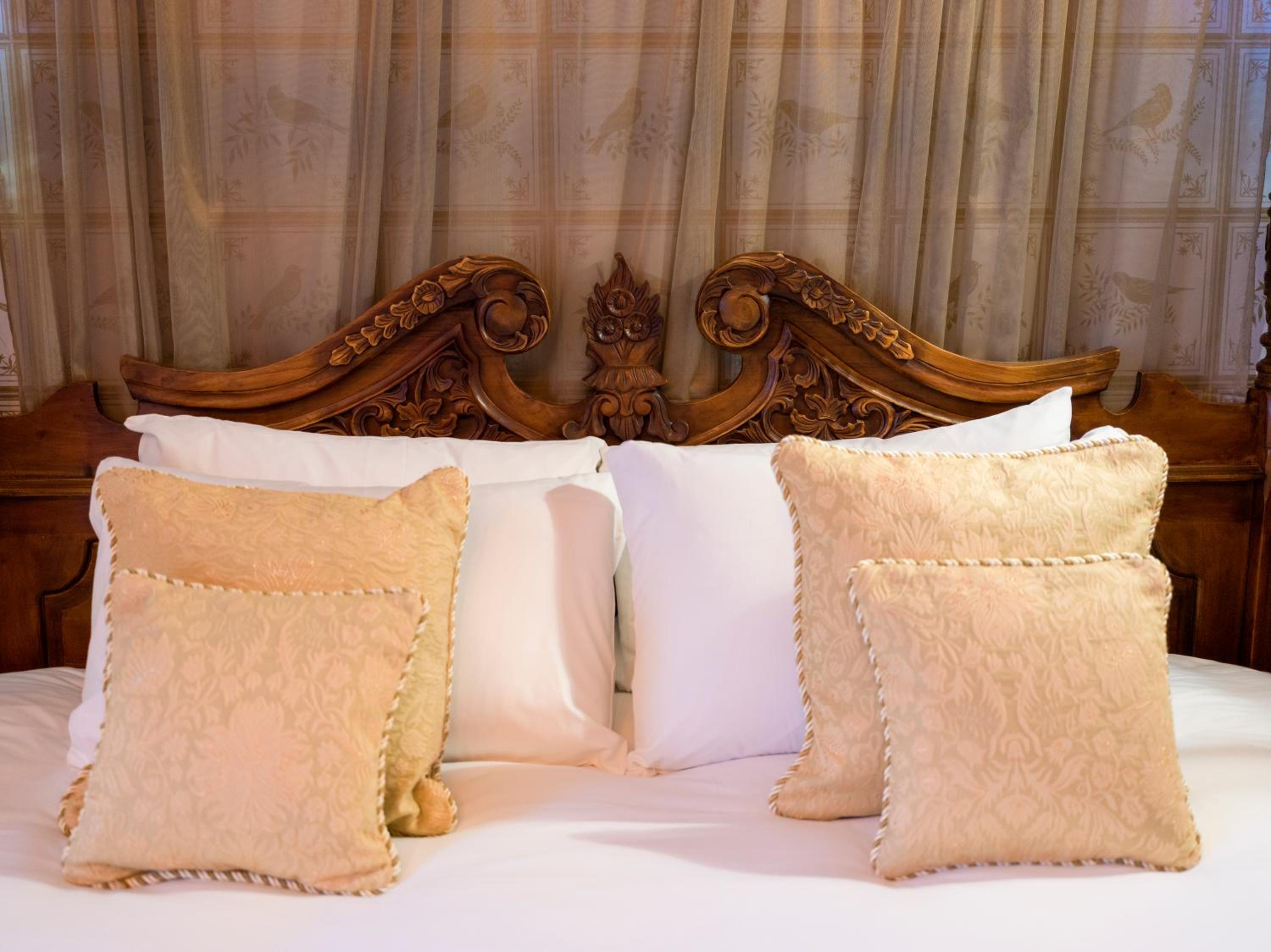 Deluxe King Room with River View - Photo 4